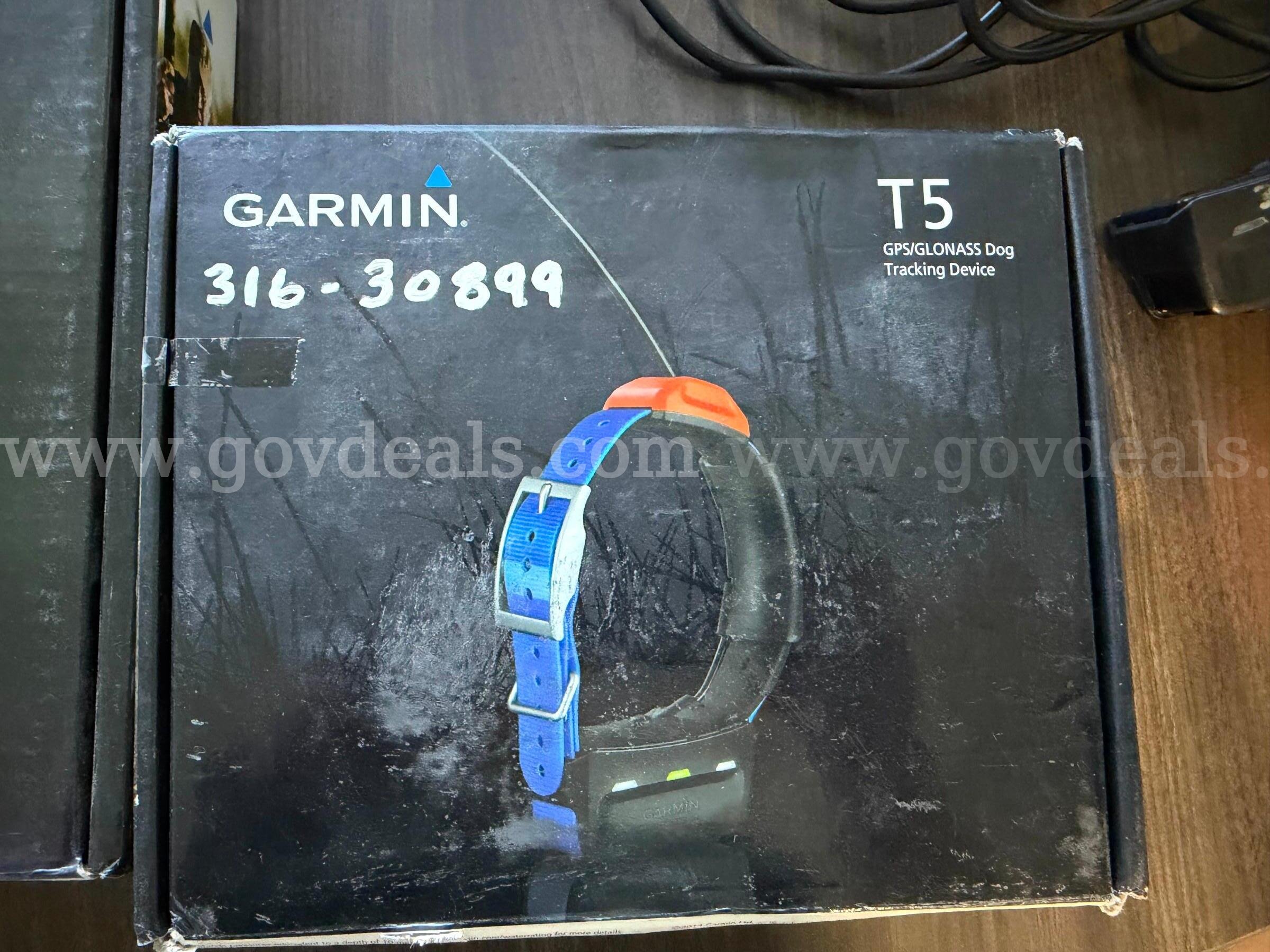 Lot of six (6) Garmin Astro 320/T5 dog tracking collars and handheld units Garmin 320 Government Surplus Auction - Photo #2