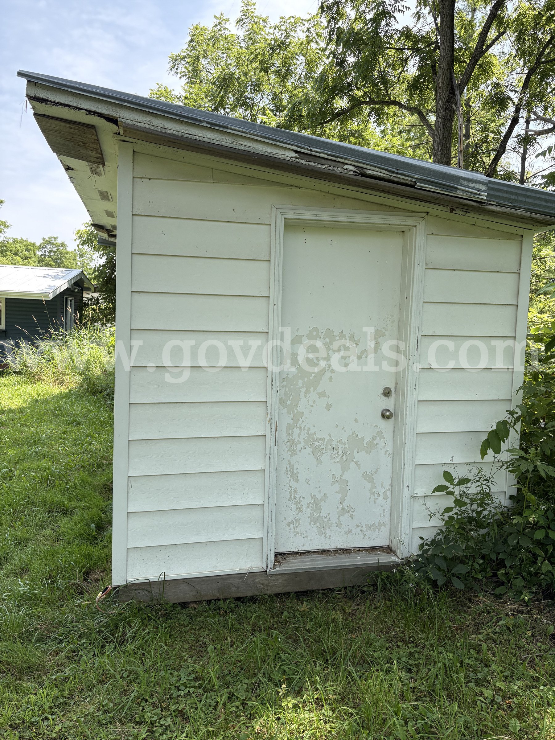 Change House / Shed with Electrical - 9.2 ft. x 12.3 ft. x 8.3 ft.   Government Surplus Auction - Photo #2