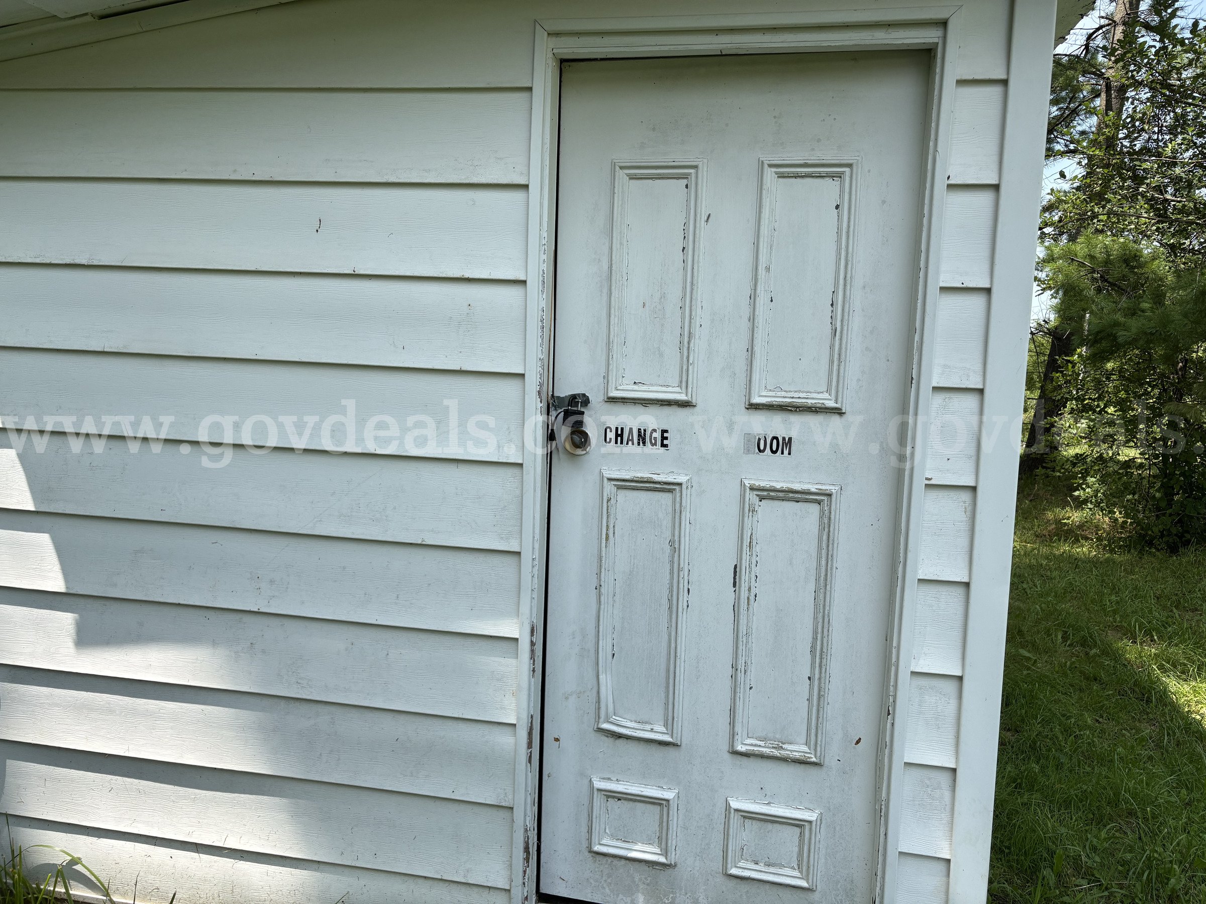 Change House / Shed with Electrical - 9.2 ft. x 12.3 ft. x 8.3 ft.   Government Surplus Auction - Photo #3