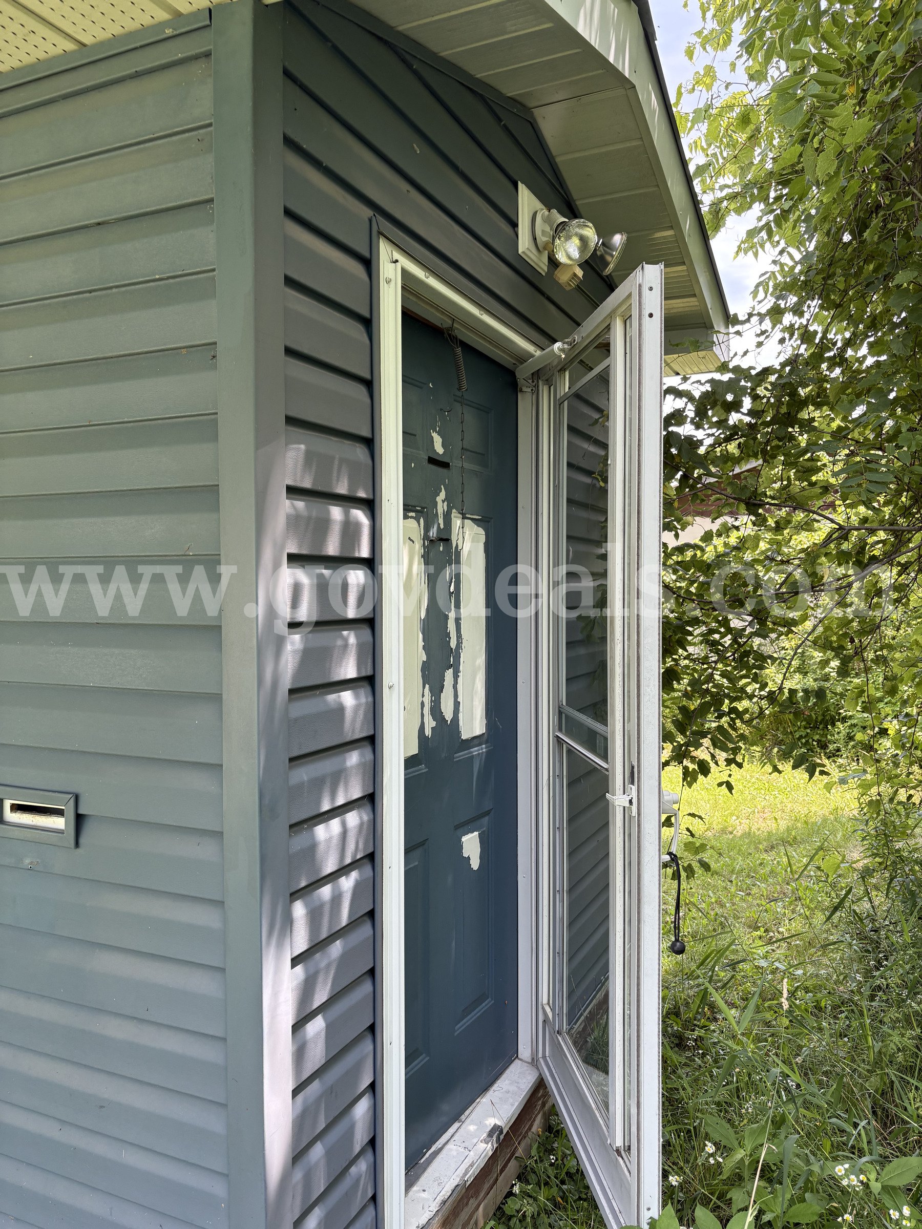 Service Booth Shed with Electrical Supply - 10.8 ft. x 12.3 ft. x 8.2 ft.   Government Surplus Auction - Photo #4