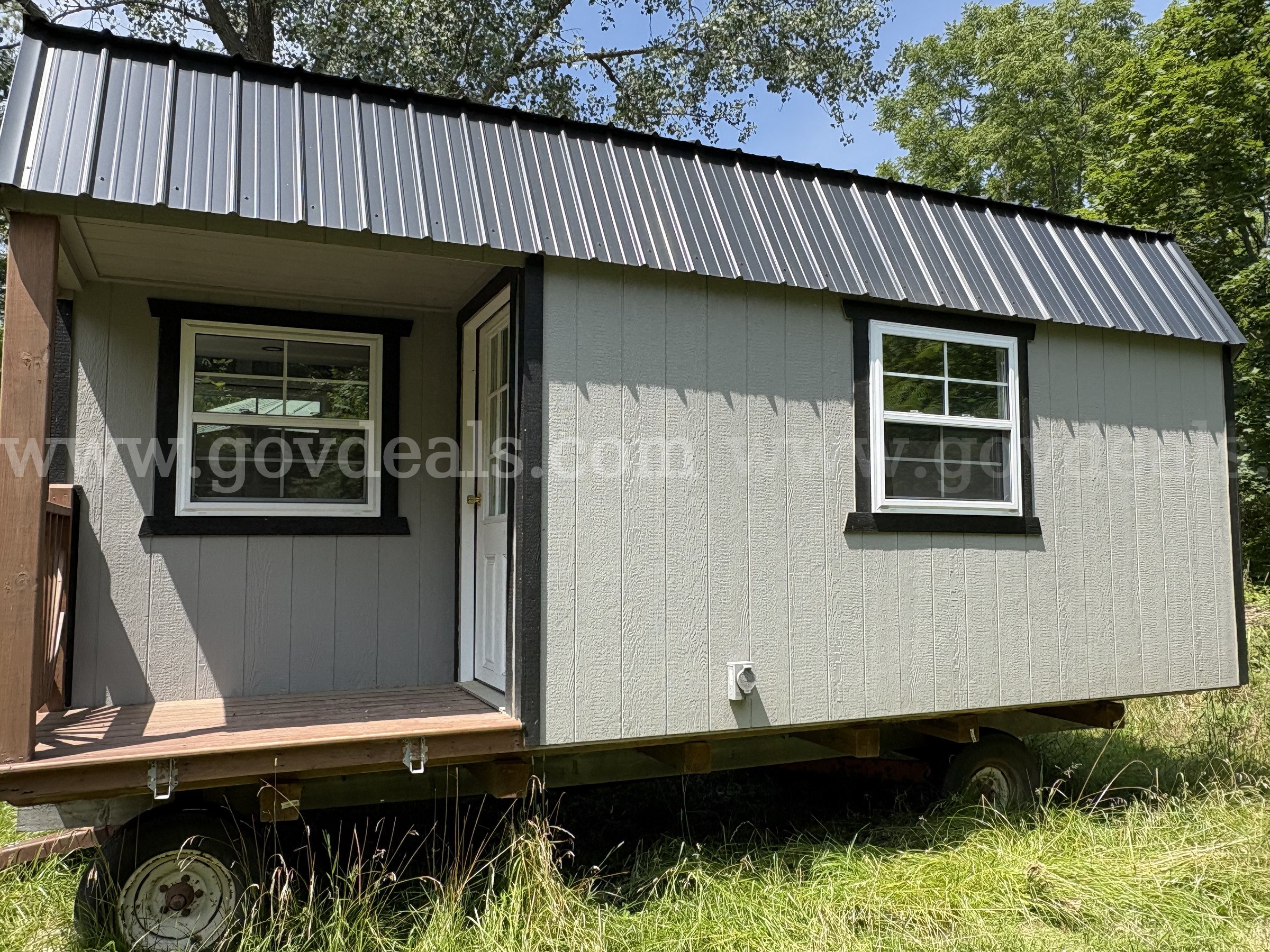 Mini-Barn Shed with Electrical Supply - 13.75 ft. x 20 ft. x 10 ft.   Government Surplus Auction - Photo #2