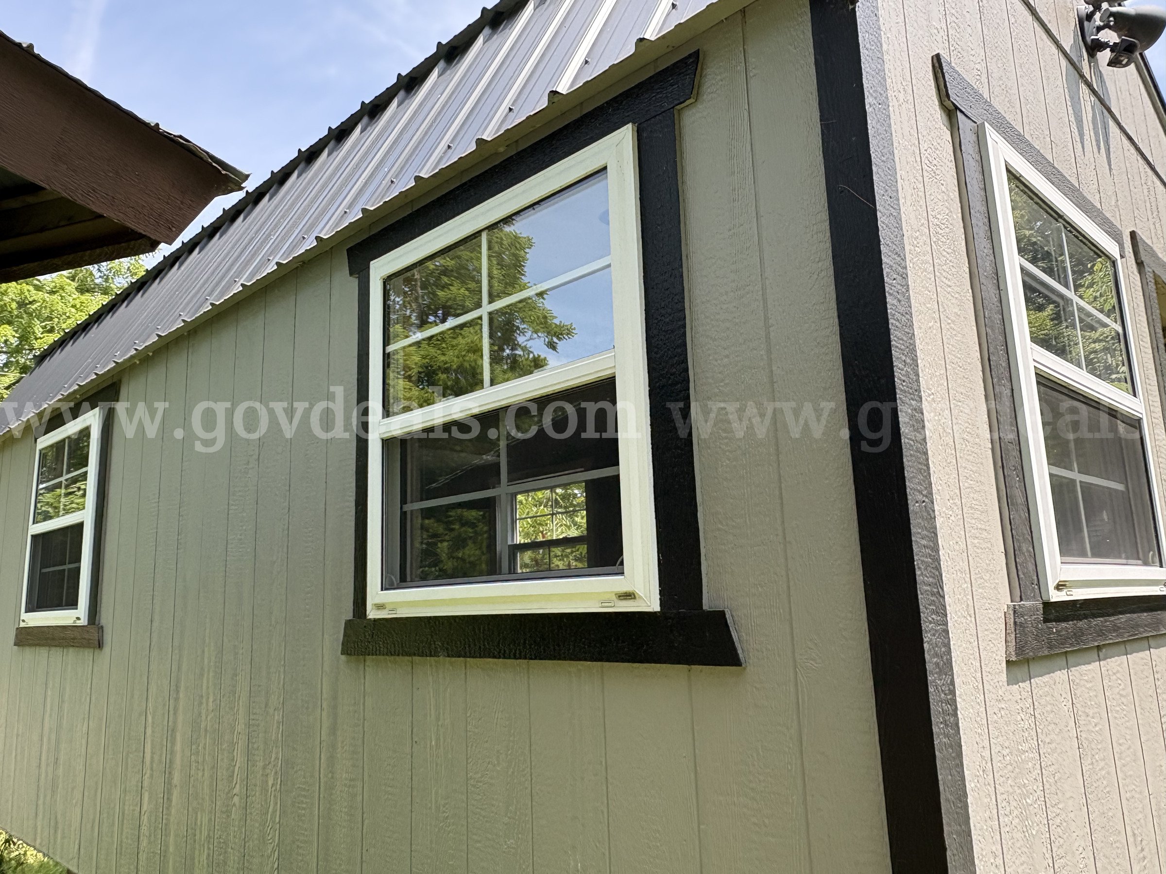 Mini-Barn Shed with Electrical Supply - 13.75 ft. x 20 ft. x 10 ft.   Government Surplus Auction - Photo #5