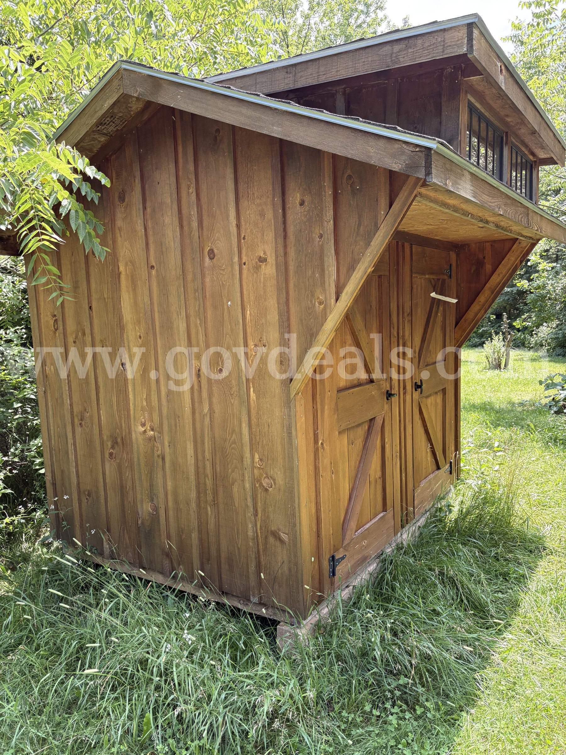 Change House Shed with Double Doors and Divider - 9.25 ft. x 6.4 ft. x 8.3 ft.   Government Surplus Auction - Photo #2