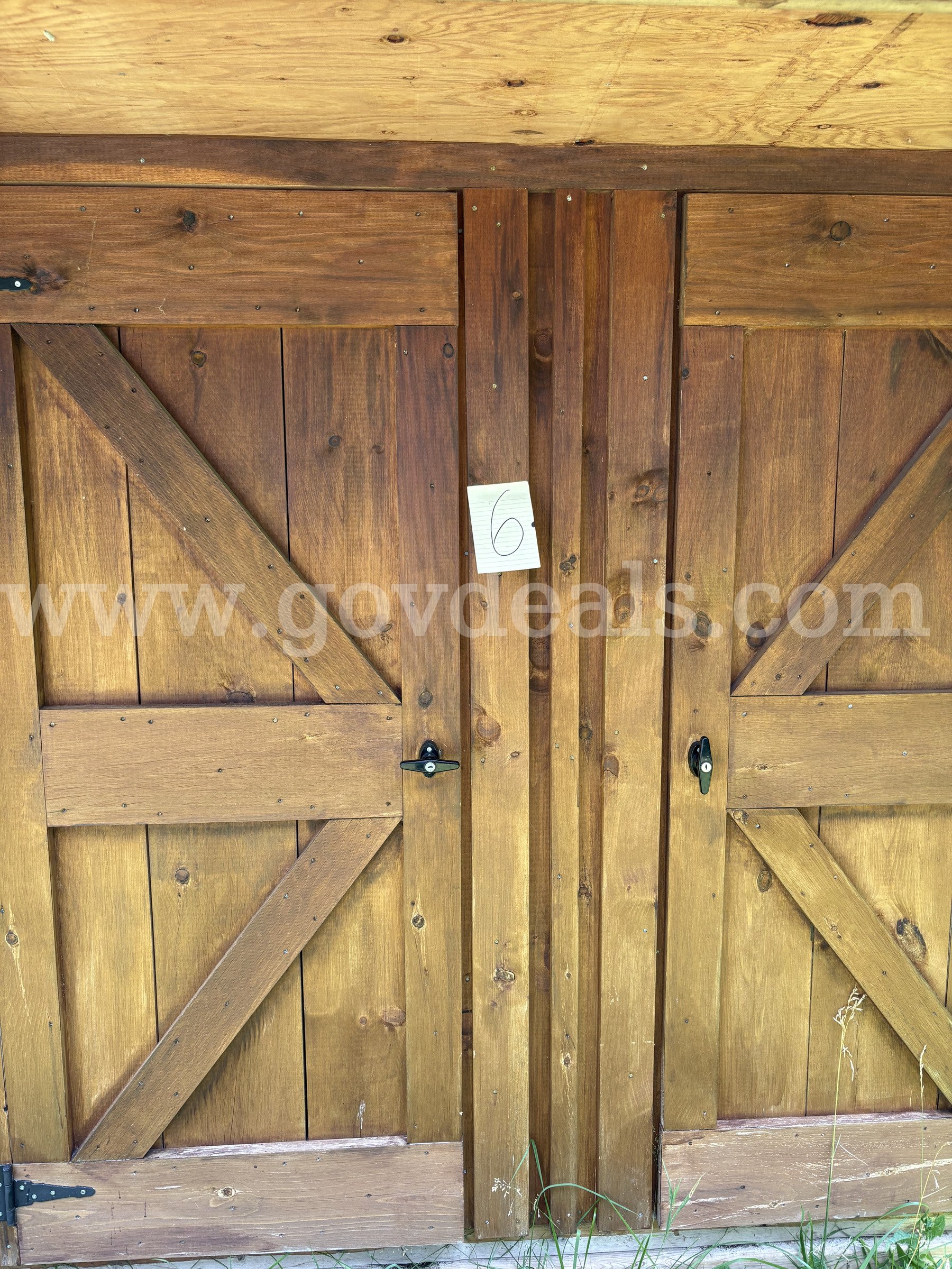 Change House Shed with Double Doors and Divider - 9.25 ft. x 6.4 ft. x 8.3 ft.   Government Surplus Auction - Photo #3