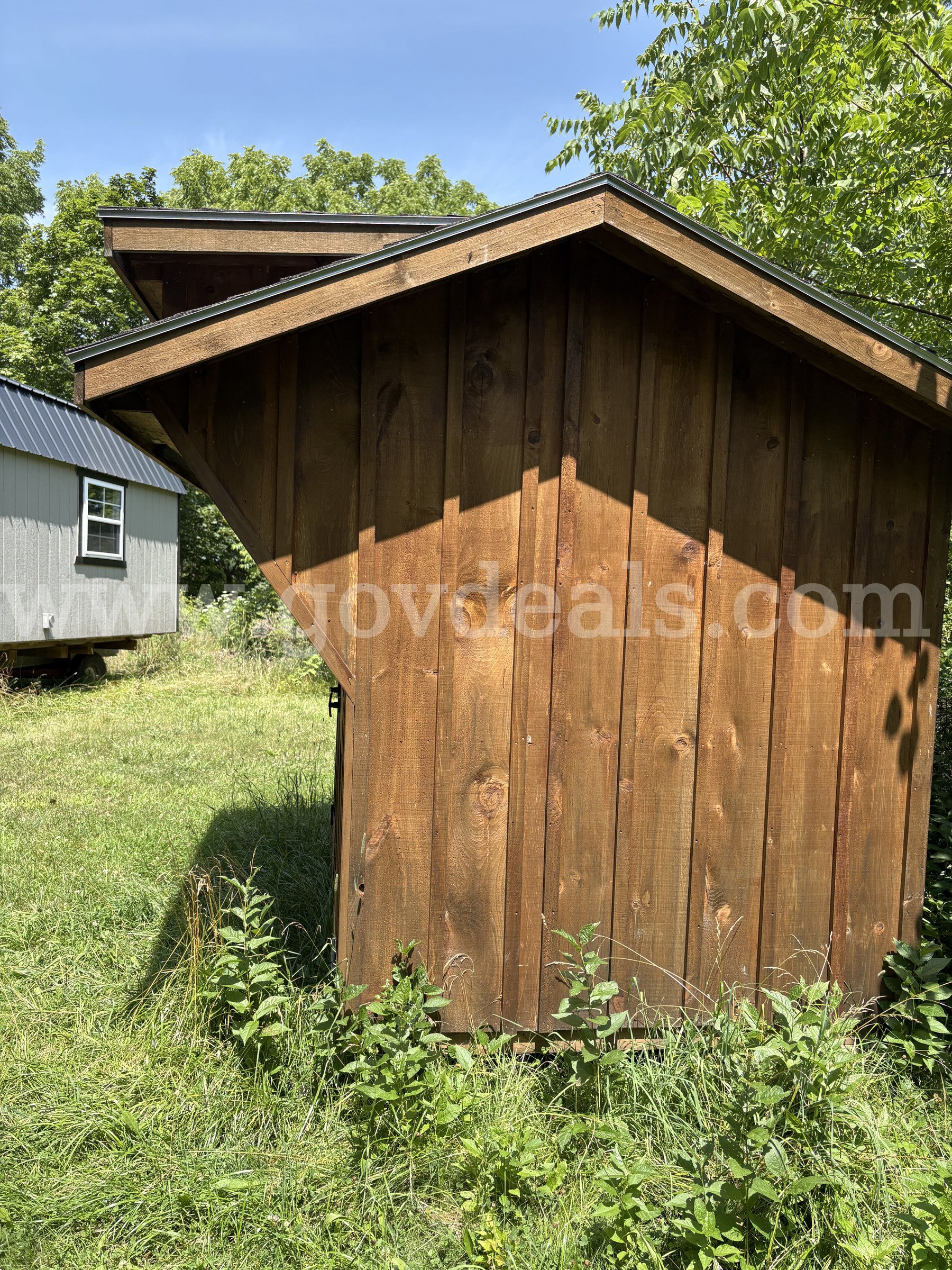Change House Shed with Double Doors and Divider - 9.25 ft. x 6.4 ft. x 8.3 ft.   Government Surplus Auction - Photo #4