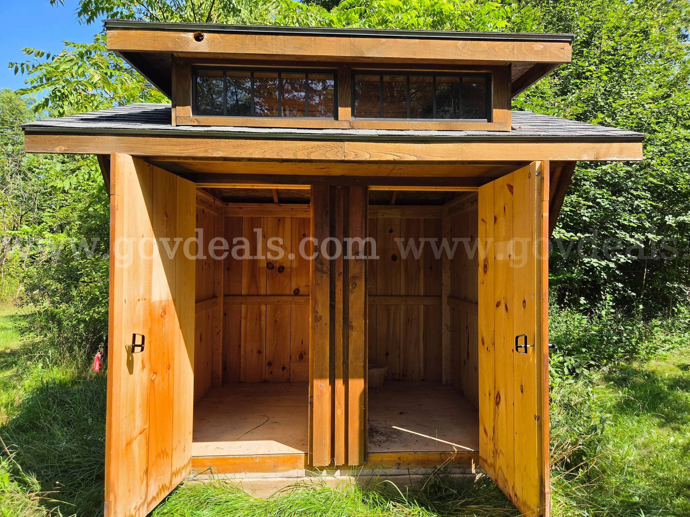 Change House Shed with Double Doors and Divider - 9.25 ft. x 6.4 ft. x 8.3 ft.   Government Surplus Auction - Photo #5