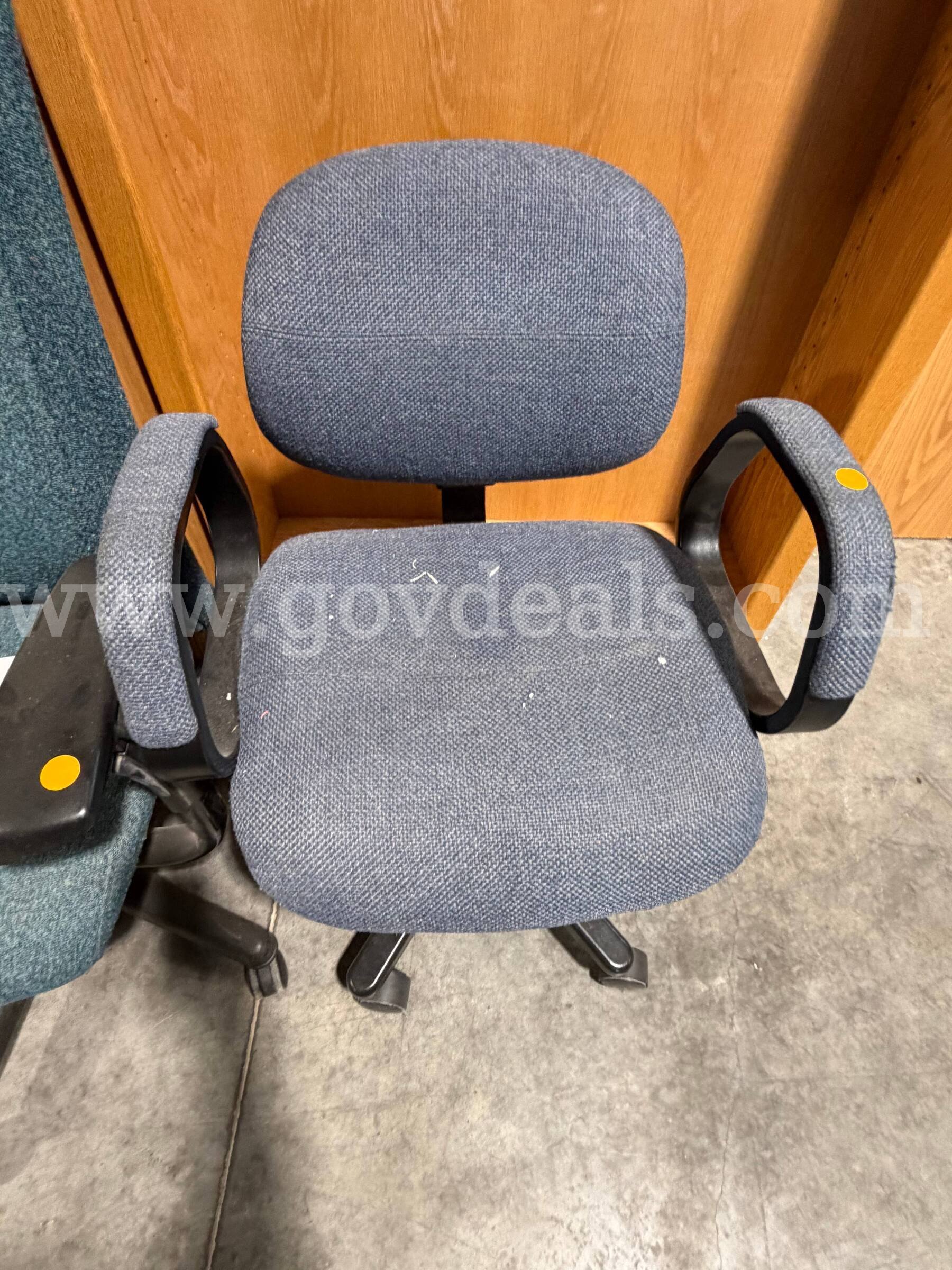 (4) Misc. Office Chairs, various color's Steelcase N/A Government Surplus Auction - Photo #2
