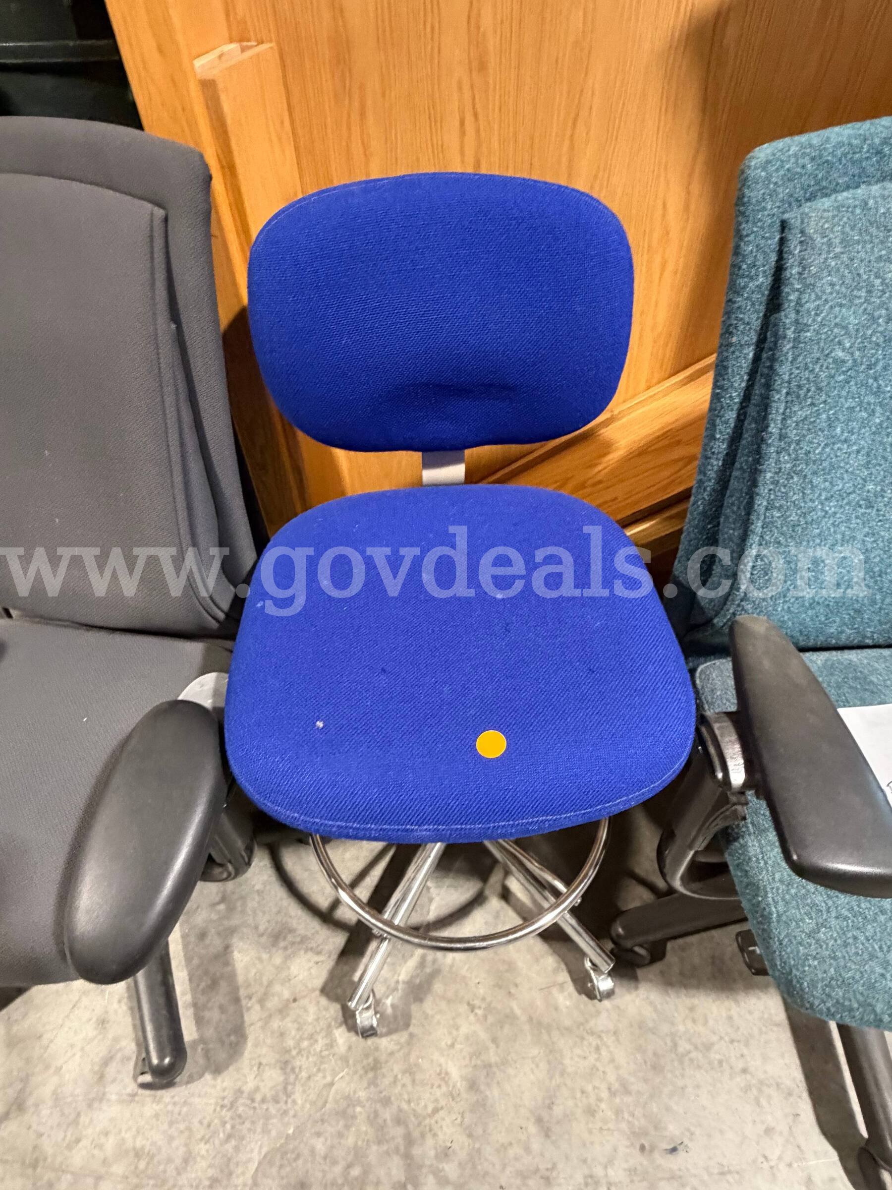 (4) Misc. Office Chairs, various color's Steelcase N/A Government Surplus Auction - Photo #3
