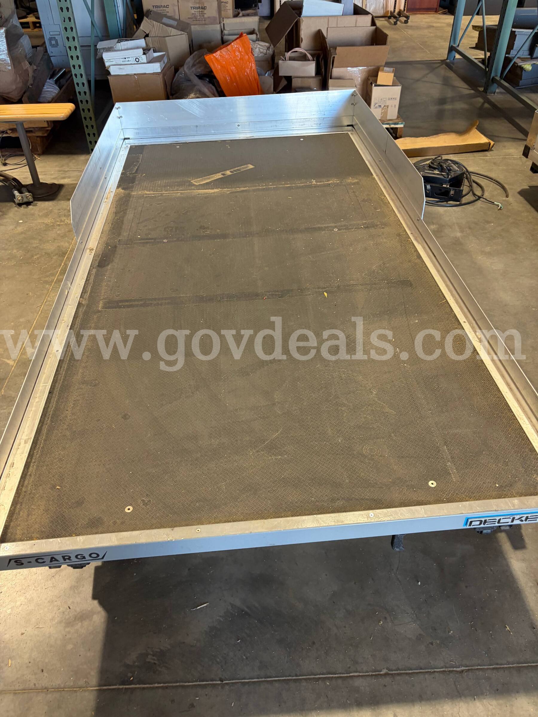 Decked -Truck Bed Cargo Slide 8' Bed Decked N/A Government Surplus Auction - Photo #2