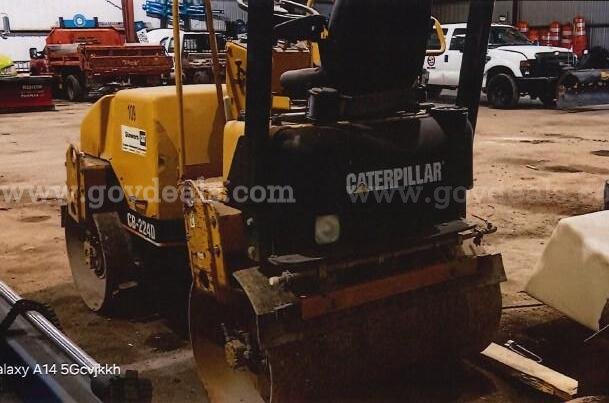 1992  CAT  Asphalt compactor Caterpillar CB-224D Government Surplus Auction - Photo #3