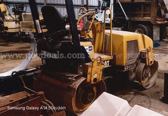 1992  CAT  Asphalt compactor Caterpillar CB-224D Government Surplus Auction - Photo #4
