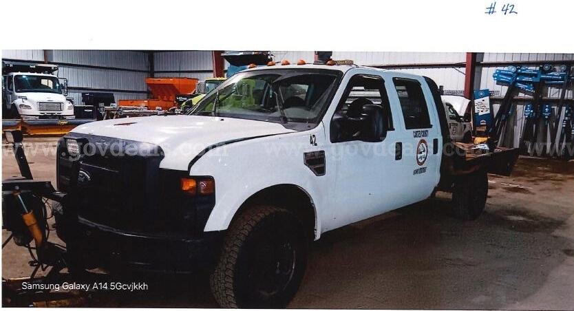2009 Ford F-350 SD XL Crew Cab 4WD Ford F-350 Government Surplus Auction - Photo #2
