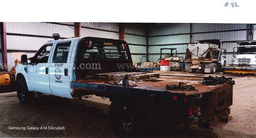 2009 Ford F-350 SD XL Crew Cab 4WD Ford F-350 Government Surplus Auction - Photo #3