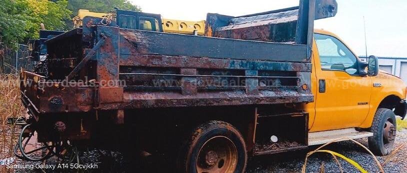 2000 Ford F-550 Ford F-550 Government Surplus Auction - Photo #3