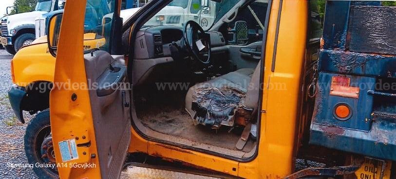 2000 Ford F-550 Ford F-550 Government Surplus Auction - Photo #5