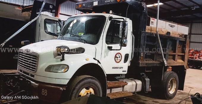 2012 Freightliner M2 106 Freightliner 106 Government Surplus Auction - Photo #2