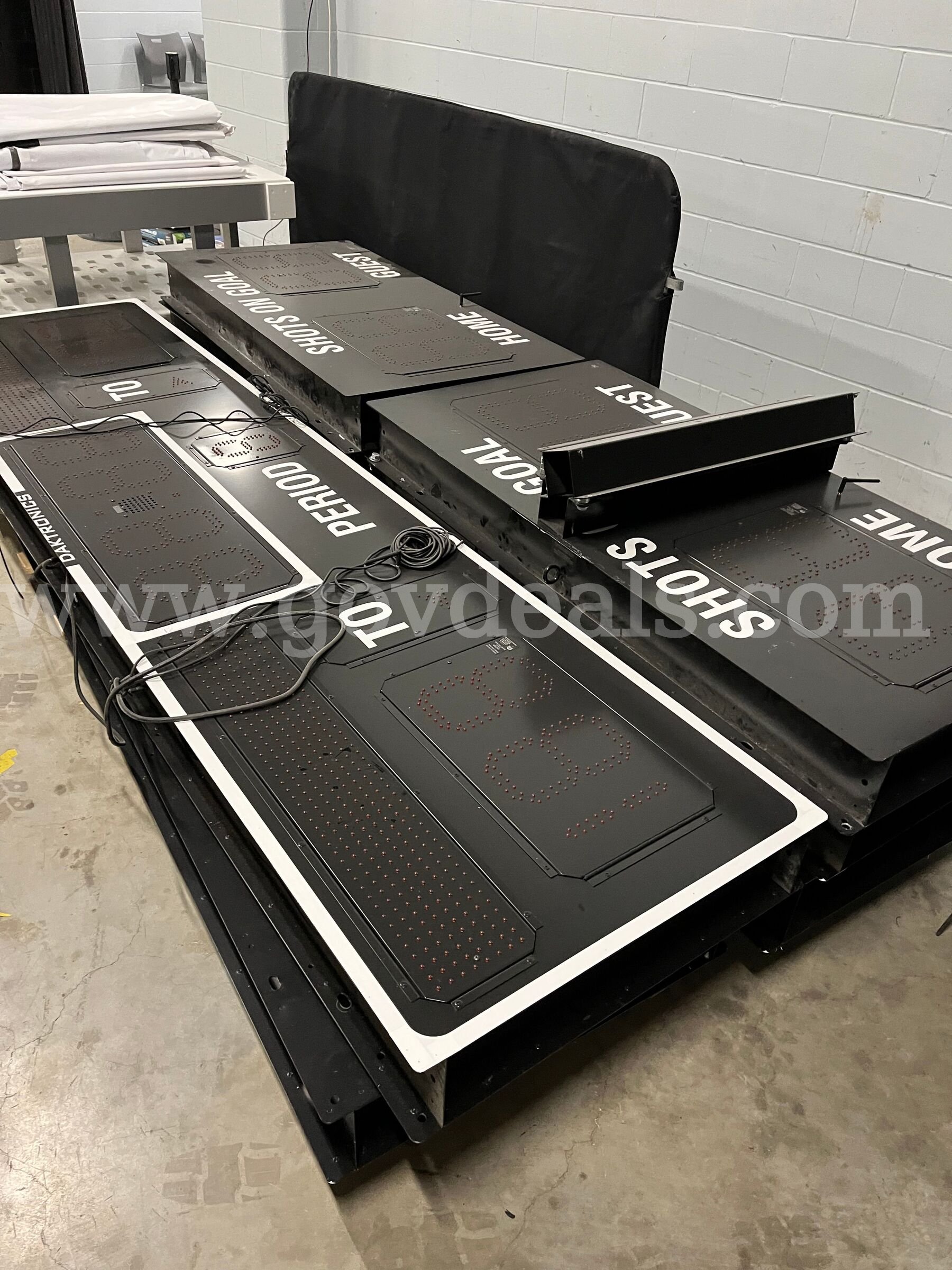 2 shot clocks and 1 scoreboard for arenas   Government Surplus Auction - Photo #2