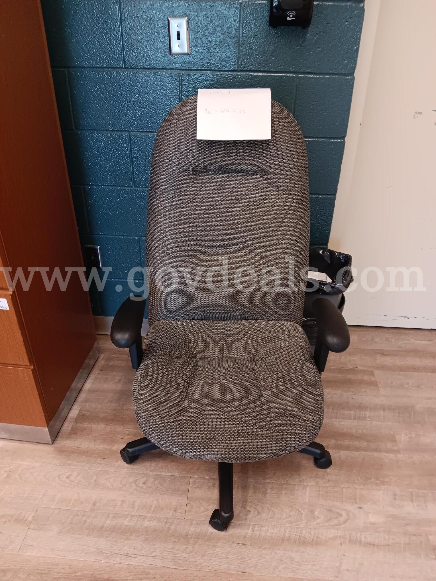 USED - SMALL DESK AND OFFICE CHAIR   Government Surplus Auction - Photo #2