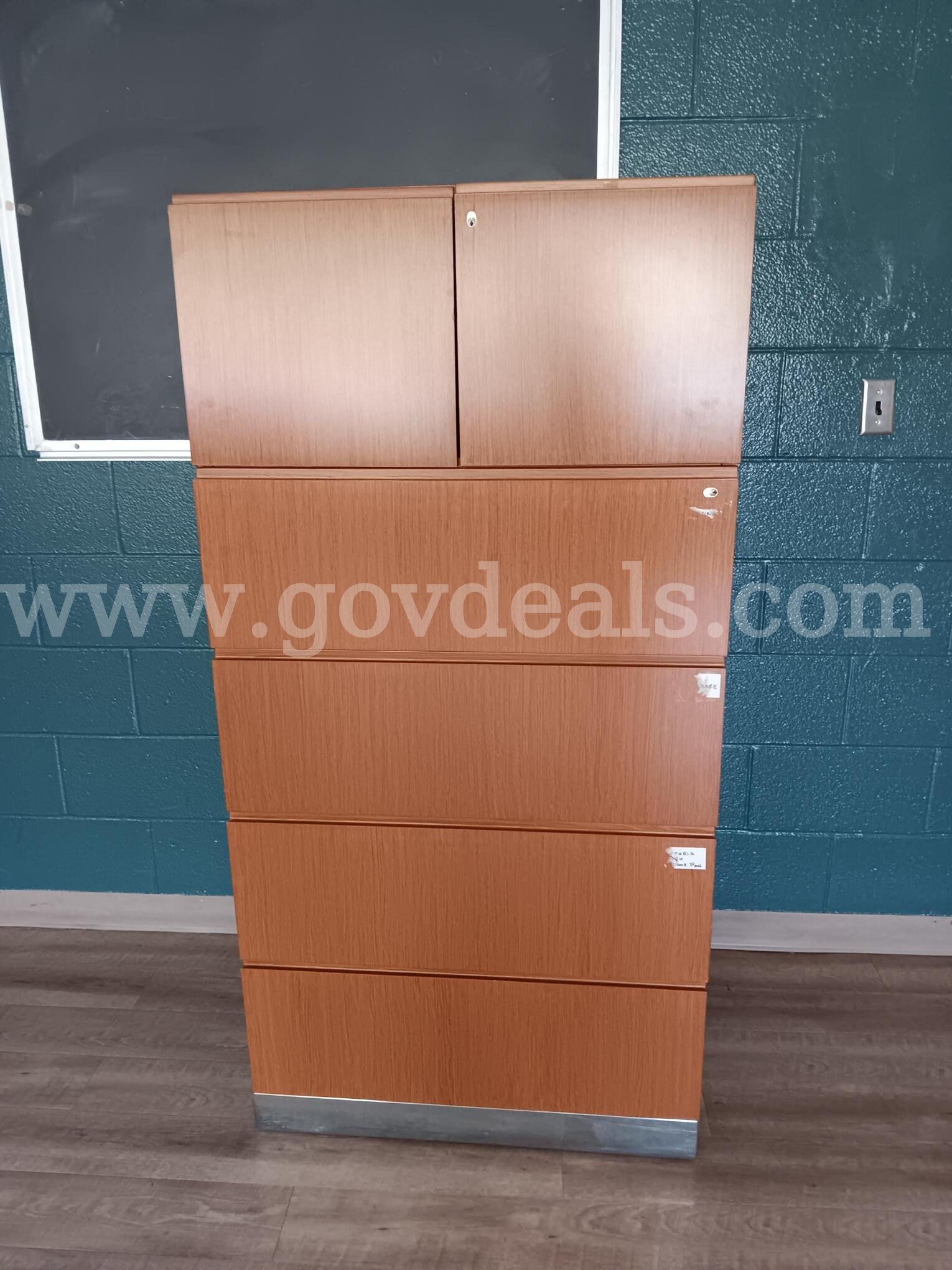 USED - 5 DRAWER FILE CABINET   Government Surplus Auction - Primary Photo