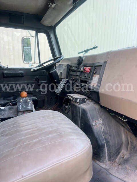 1995 International 4700 Dump Truck International 4700 Government Surplus Auction - Photo #6