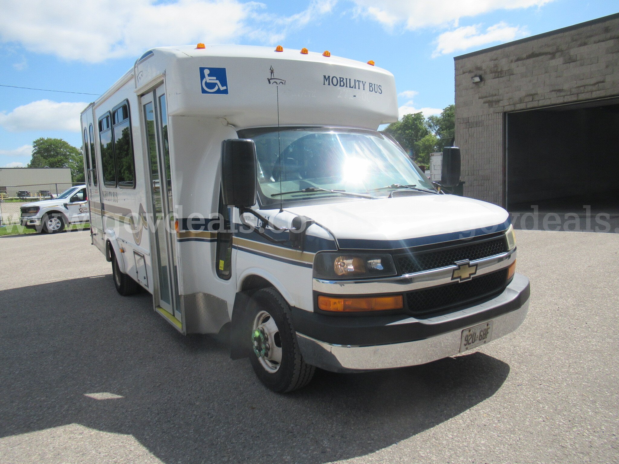 2013 Chevrolet Express G4500 Bus