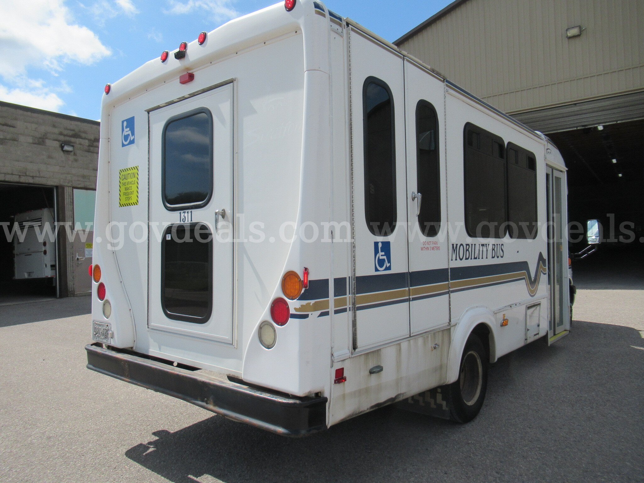 2013 Chevrolet Express G4500 Bus Chevrolet Express Government Surplus Auction - Photo #2