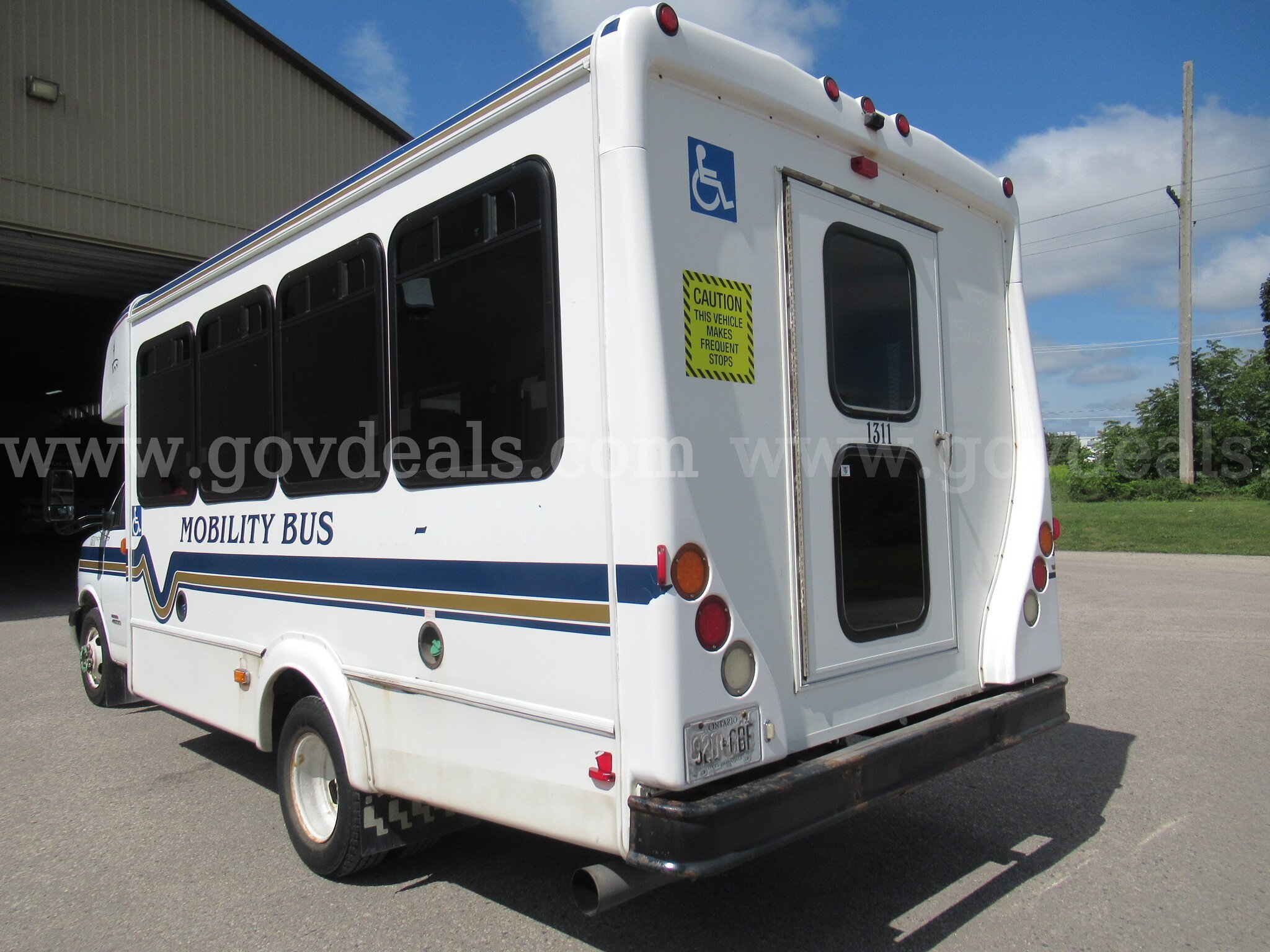 2013 Chevrolet Express G4500 Bus Chevrolet Express Government Surplus Auction - Photo #3