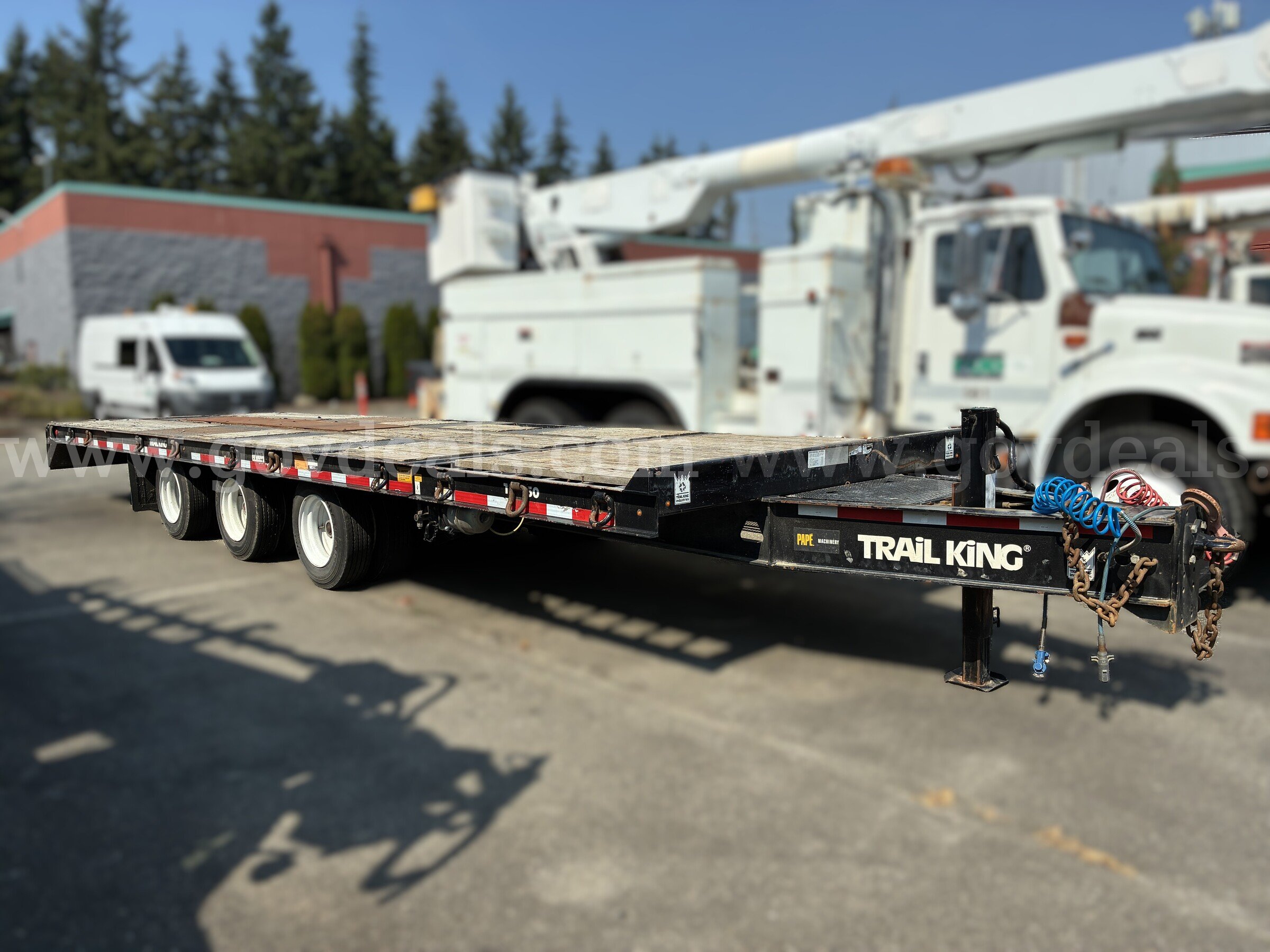 Utility Company Owned Surplus – Used 2018 Trail King TKT50LP