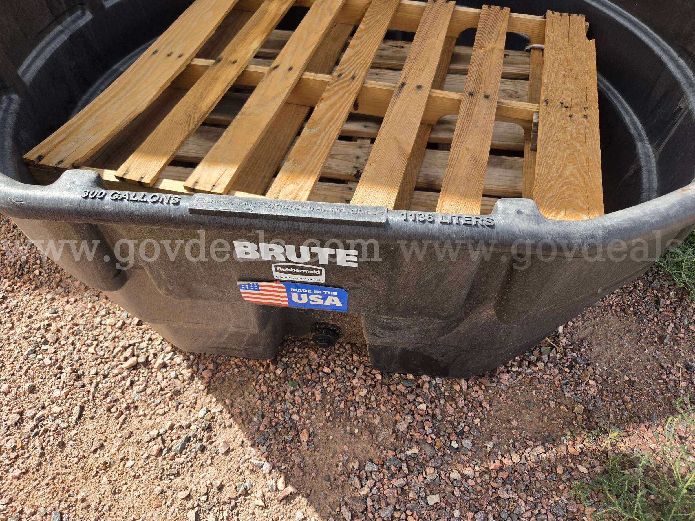 100 Gallon Storage Tank  100 Government Surplus Auction - Photo #2