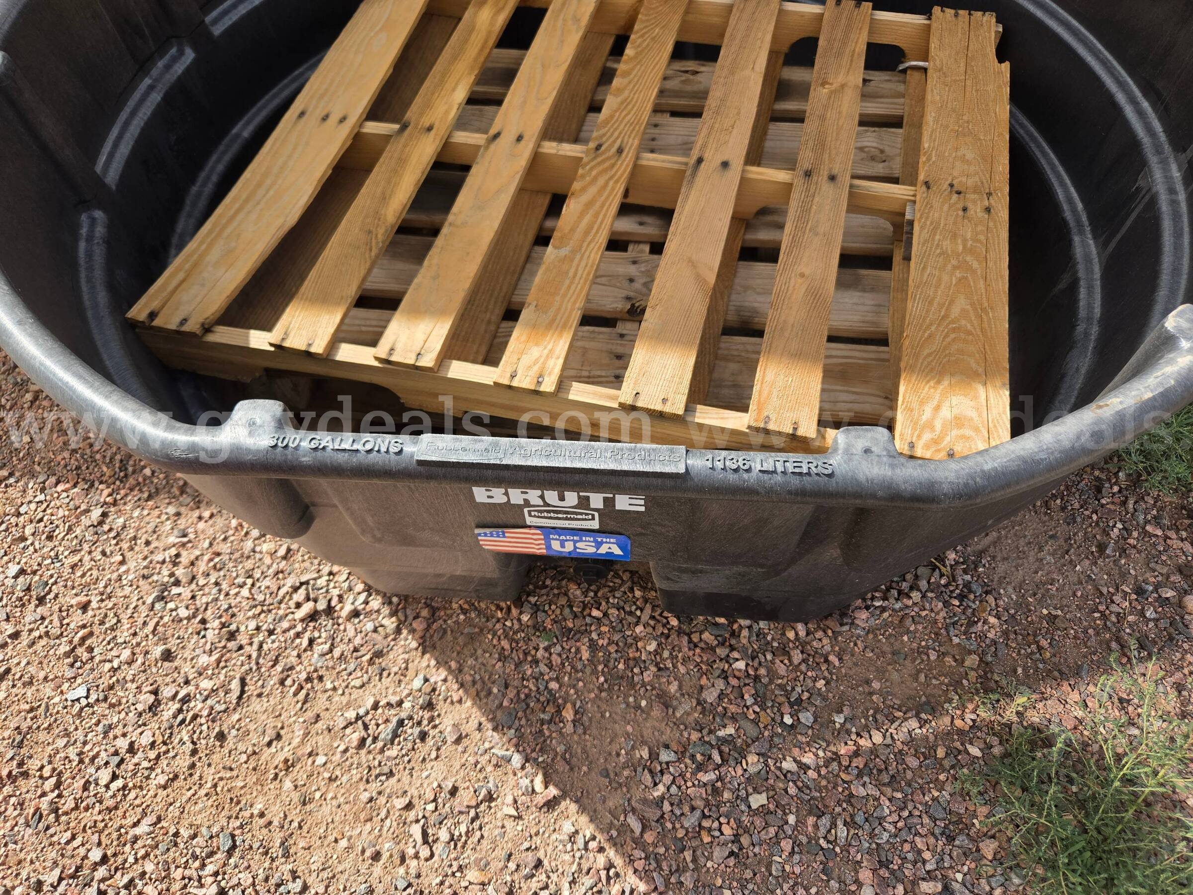 100 Gallon Storage Tank  100 Government Surplus Auction - Photo #3
