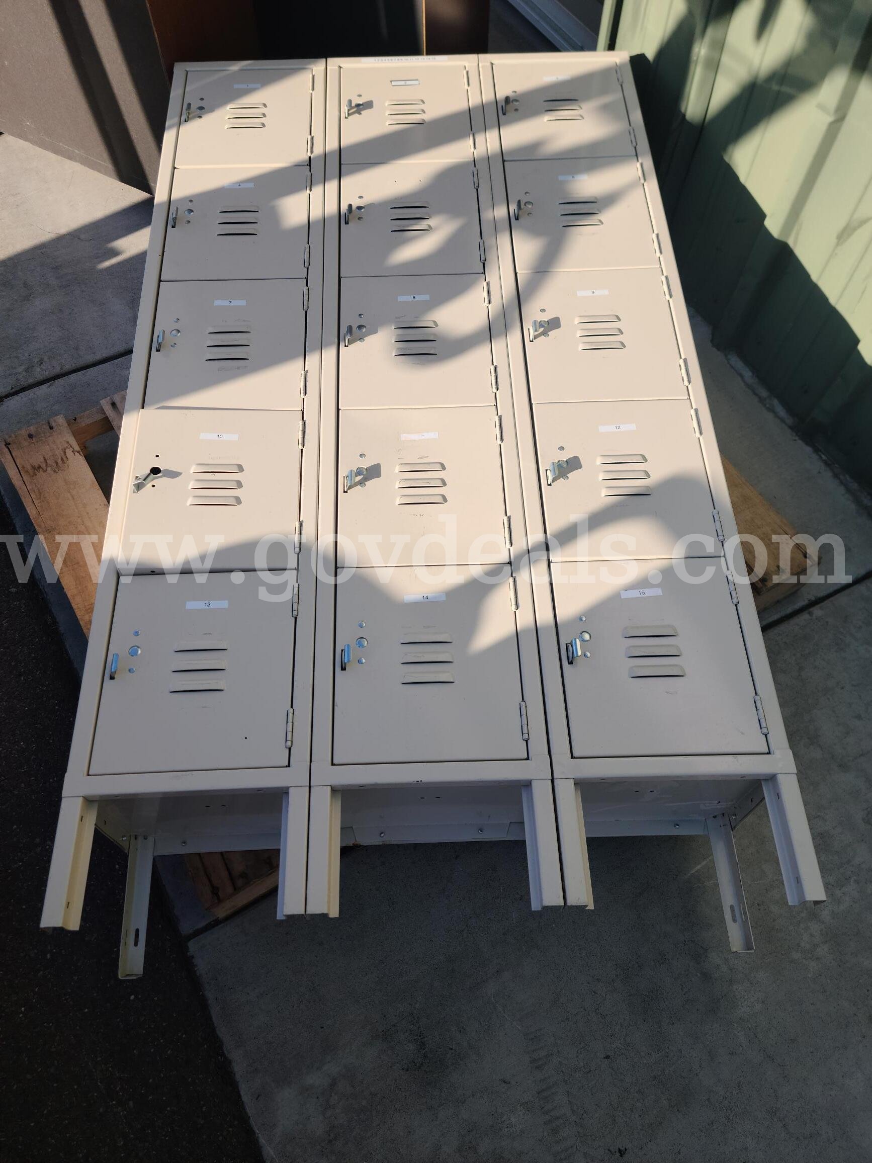 Metal Locker   Government Surplus Auction - Primary Photo