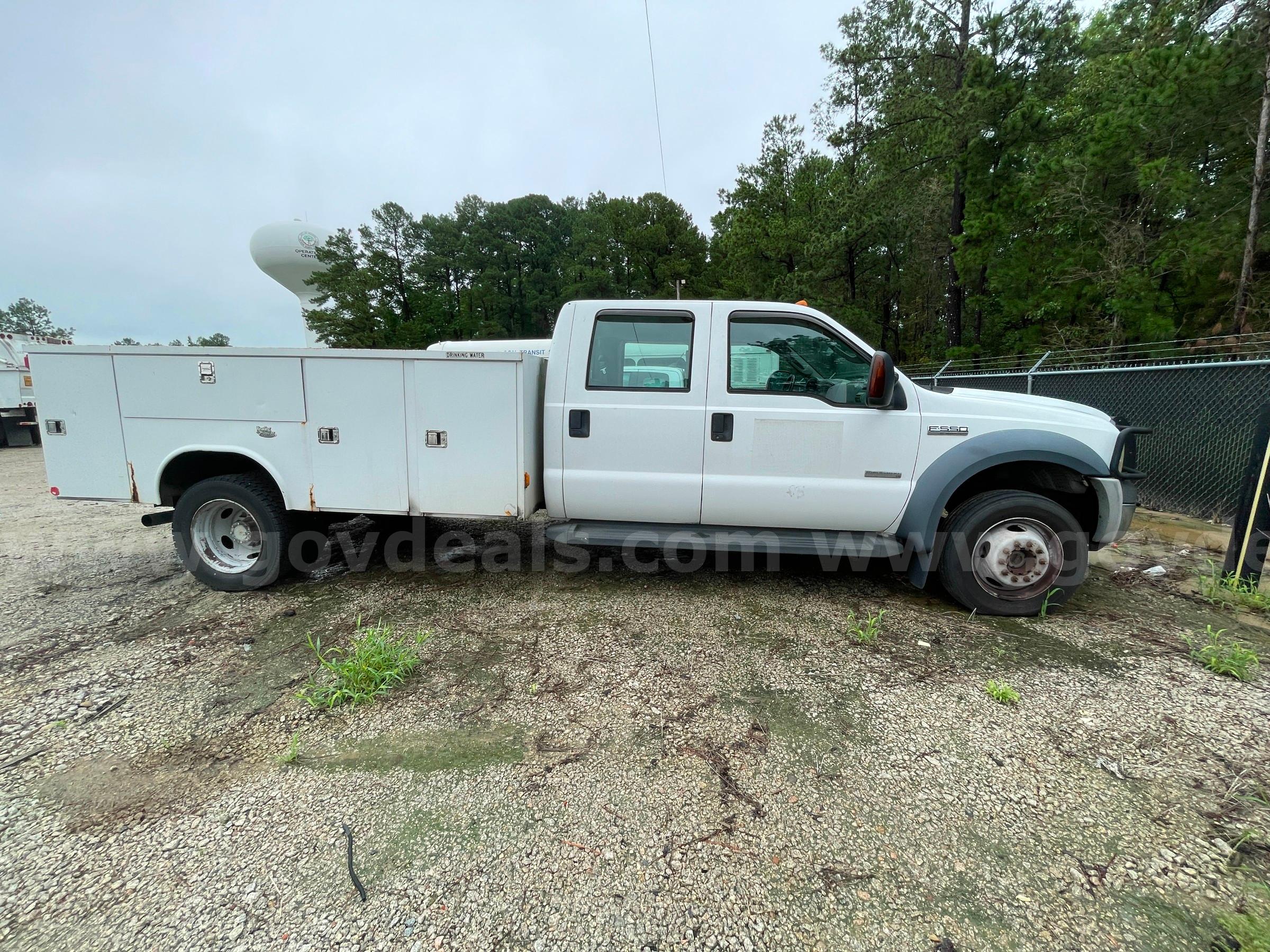 2007 Ford F-550 Ford F-550 Government Surplus Auction - Photo #2