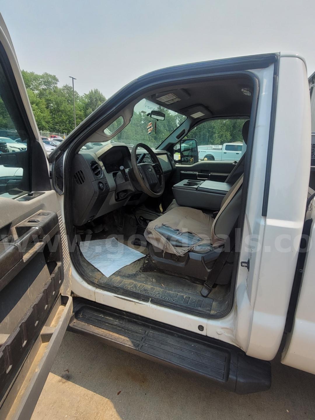 2013 Ford F-350 SD XL 4WD Ford F-350 Government Surplus Auction - Photo #2