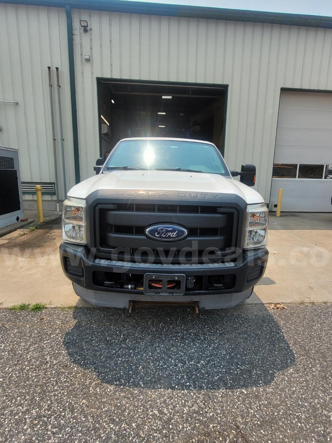 2013 Ford F-350 SD XL 4WD Ford F-350 Government Surplus Auction - Photo #4