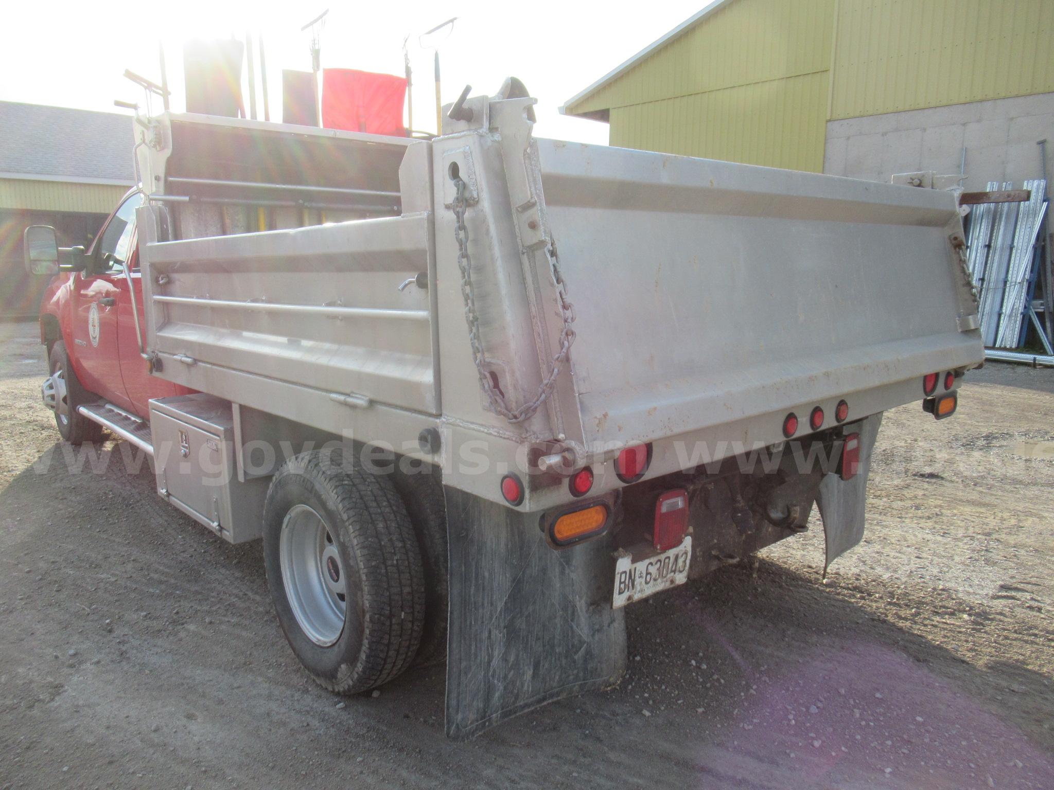 2014 GMC Sierra 3500HD Crew Cab 4WD Dump Truck GMC Sierra 3500HD Government Surplus Auction - Photo #3