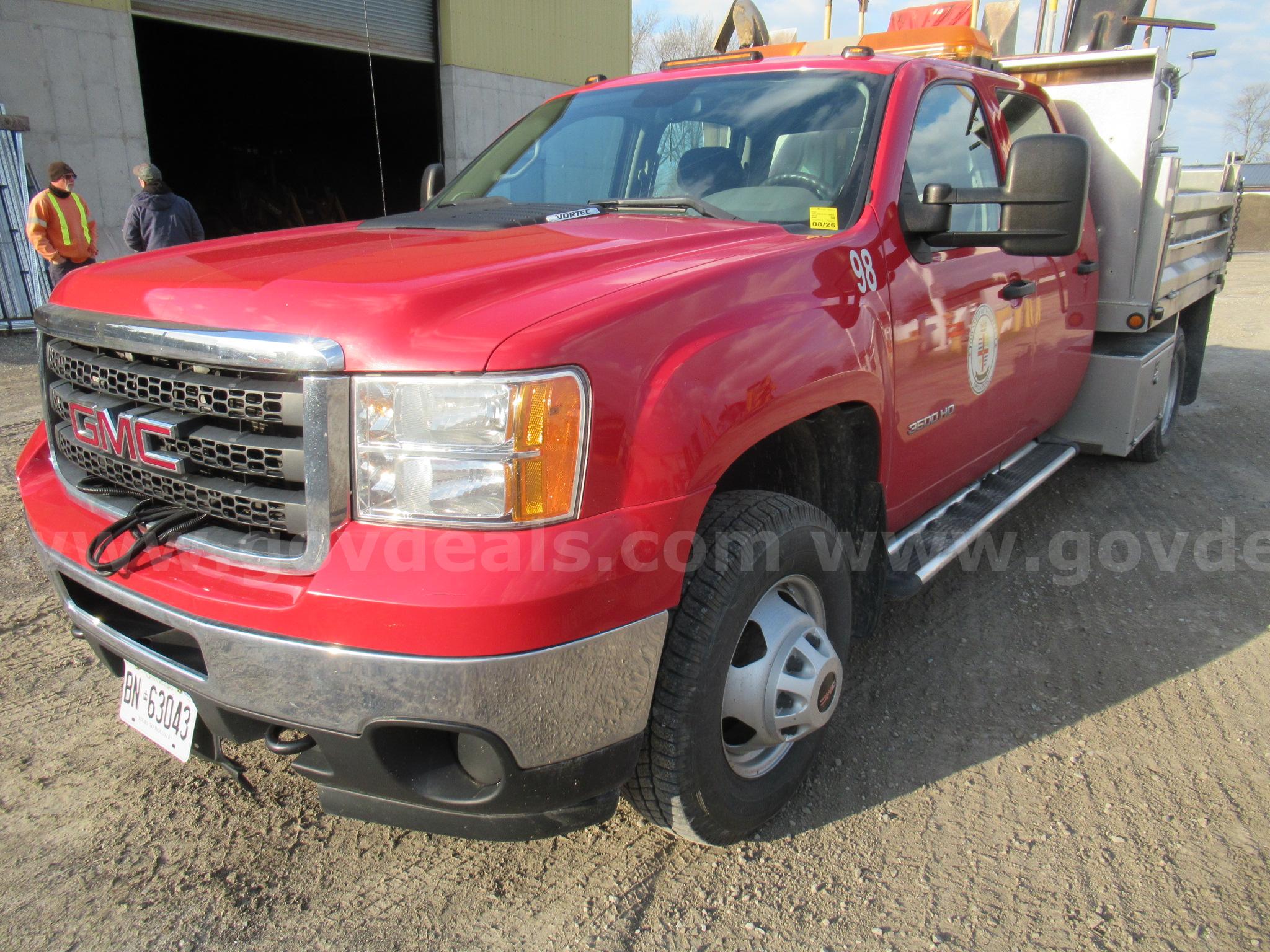 2014 GMC Sierra 3500HD Crew Cab 4WD Dump Truck GMC Sierra 3500HD Government Surplus Auction - Photo #4