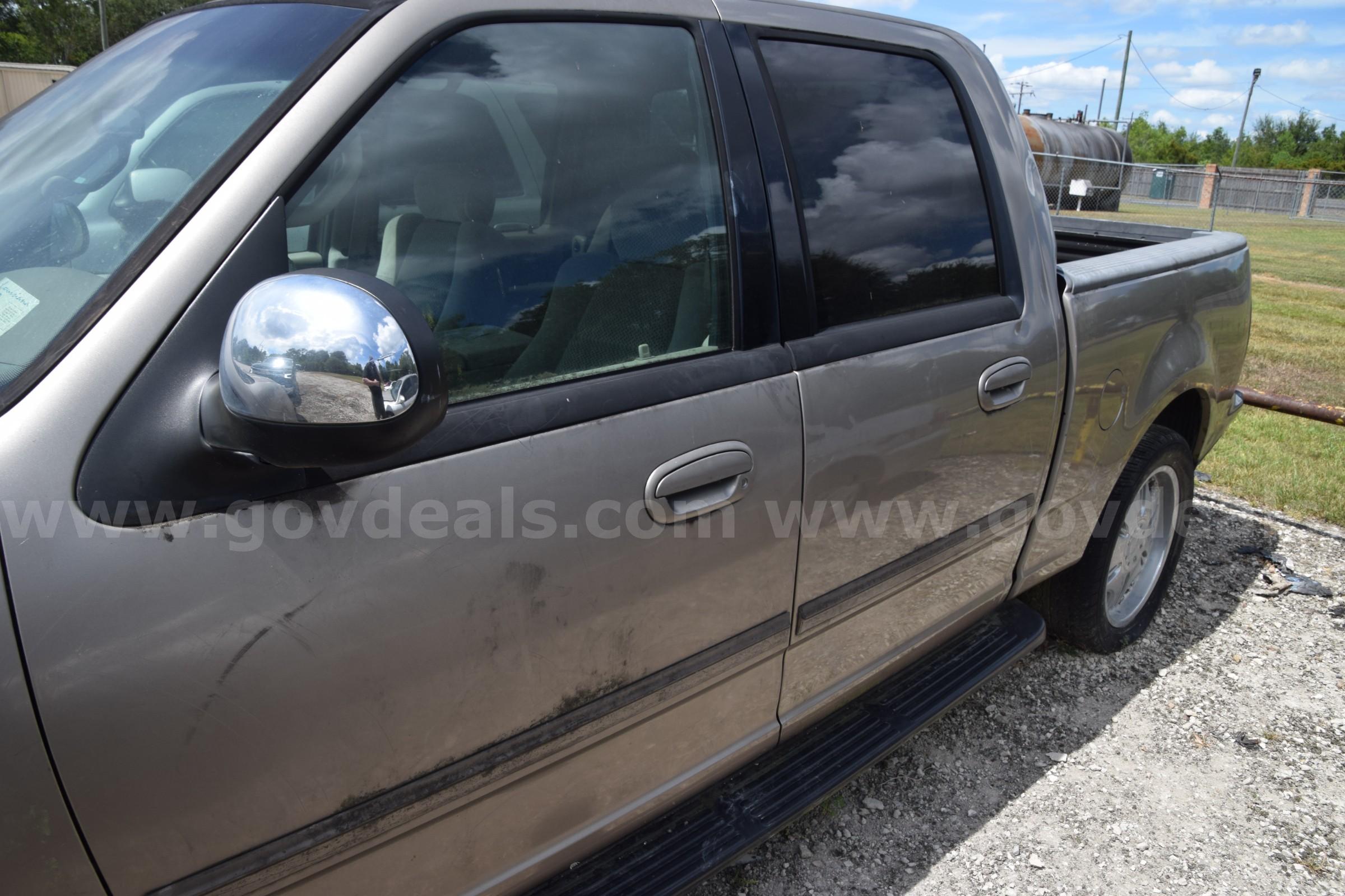 2002 Ford F-150 King Ranch SuperCrew Short Bed 2WD Ford F-150 Government Surplus Auction - Photo #3