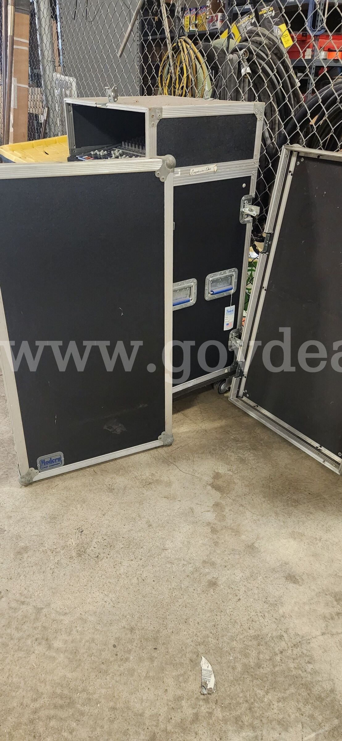 1800 watt audio sound board power conditioner Rackrider 1800 Government Surplus Auction - Photo #3