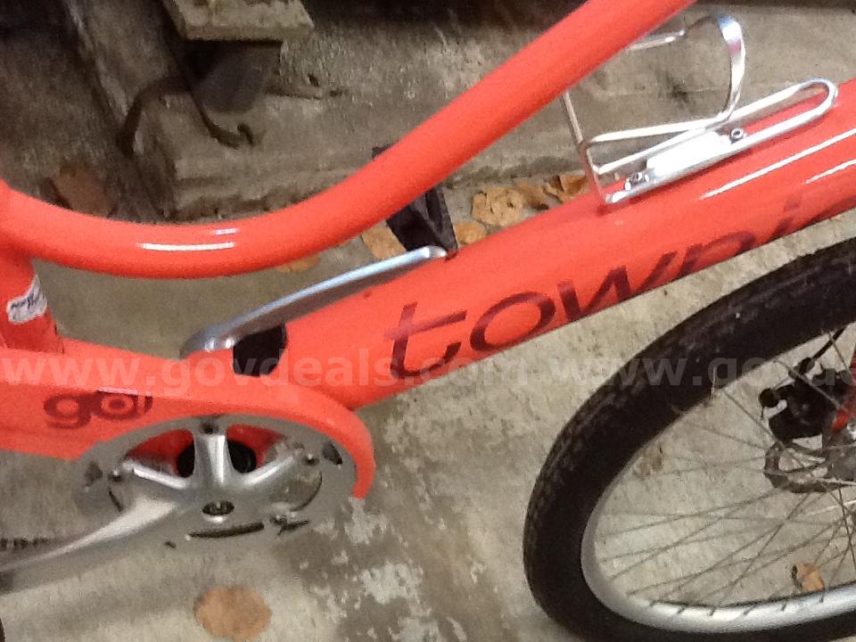 2022 Electric Bike, Electra Townie Go! 7D Step-Thru E-Bike, Coral. LIGHTLY USED! Electra Townie Go!  Government Surplus Auction - Photo #2