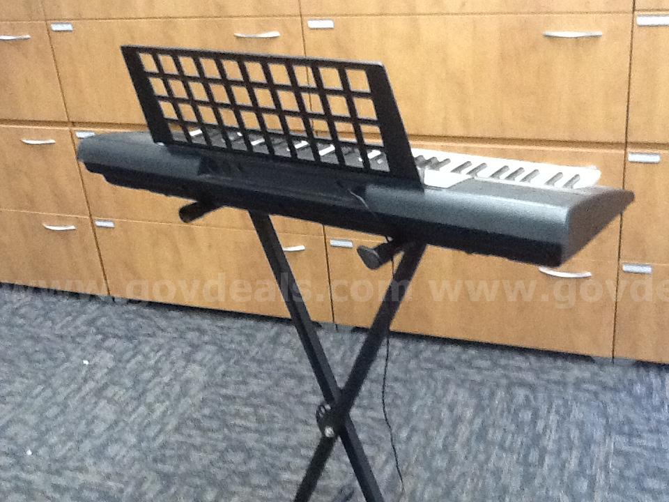 Yamaha Keyboard with Stand Yamaha  Government Surplus Auction - Photo #4