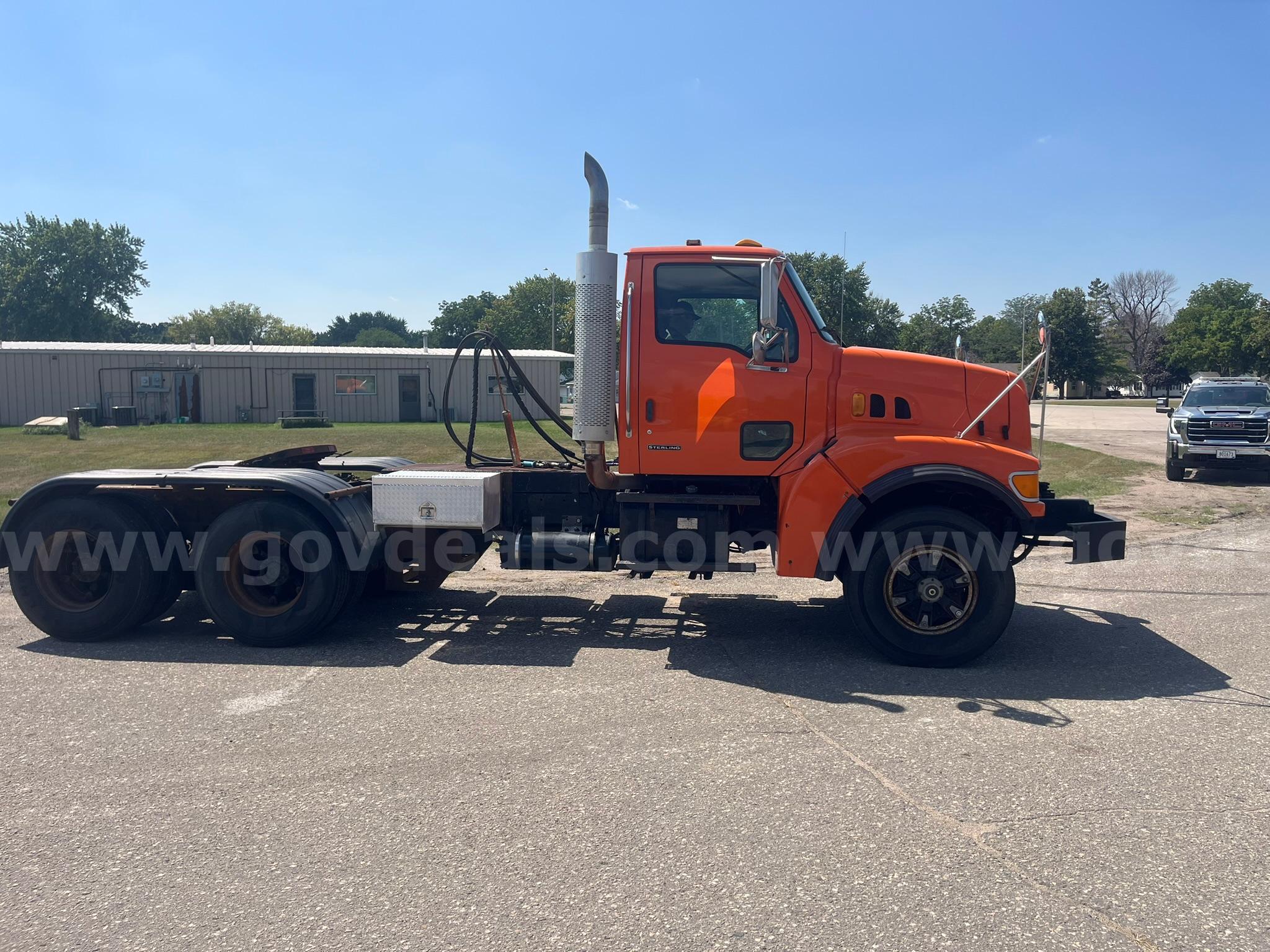 2002 Sterling LT9500 Tractor Truck Sterling LT9500 Government Surplus Auction - Photo #3