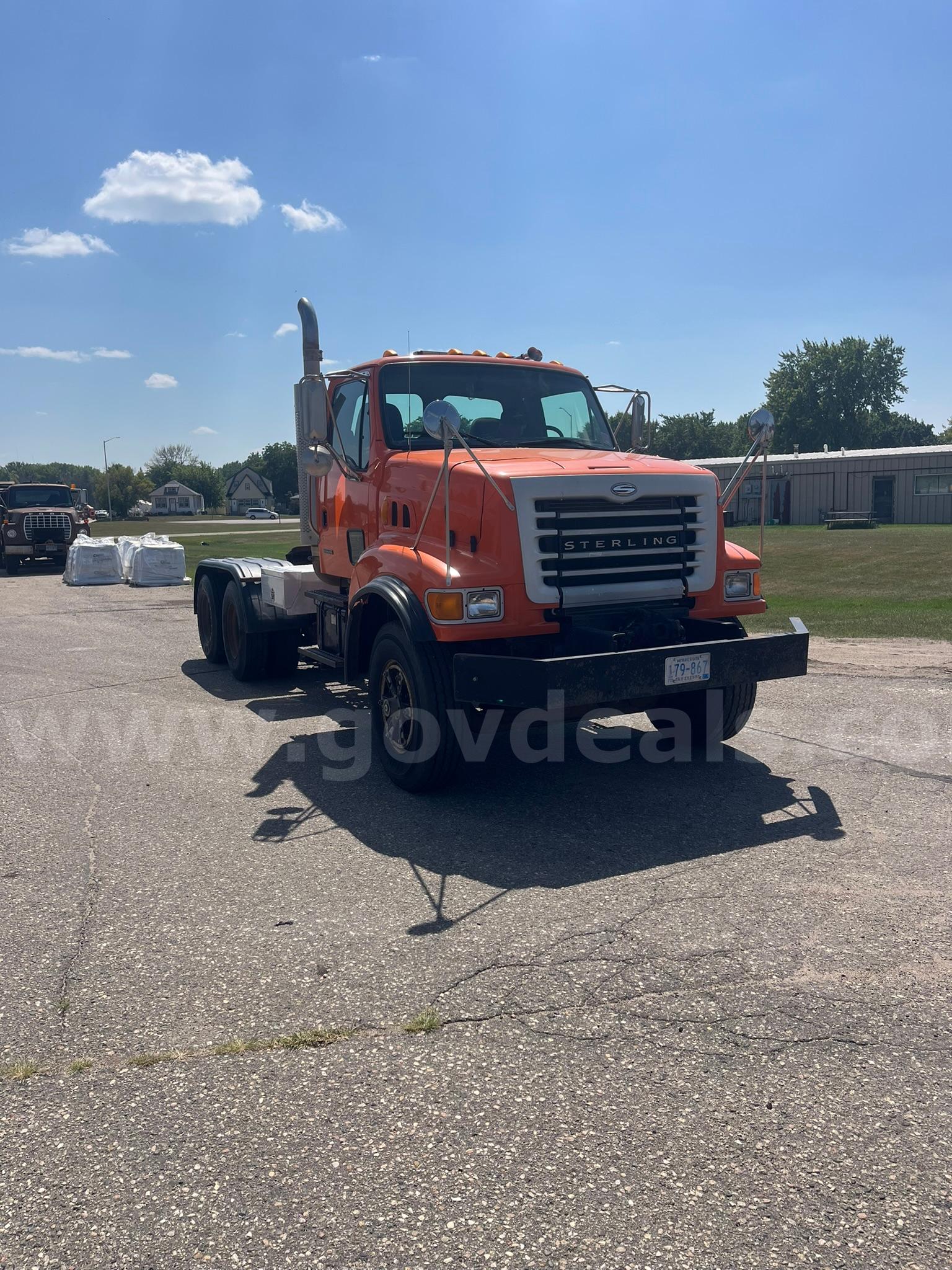 2002 Sterling LT9500 Tractor Truck Sterling LT9500 Government Surplus Auction - Photo #4