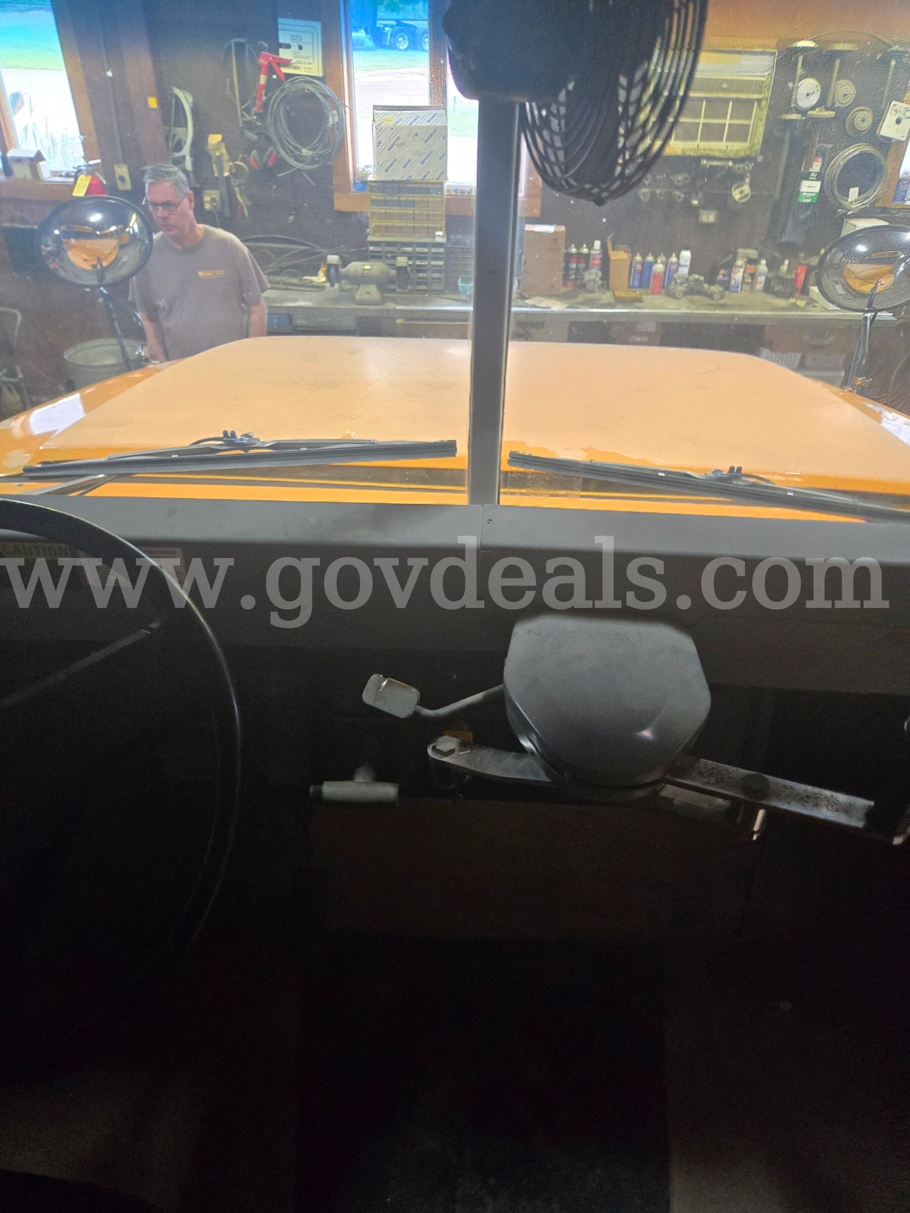 2003 International 3800 International 3800 Government Surplus Auction - Photo #2