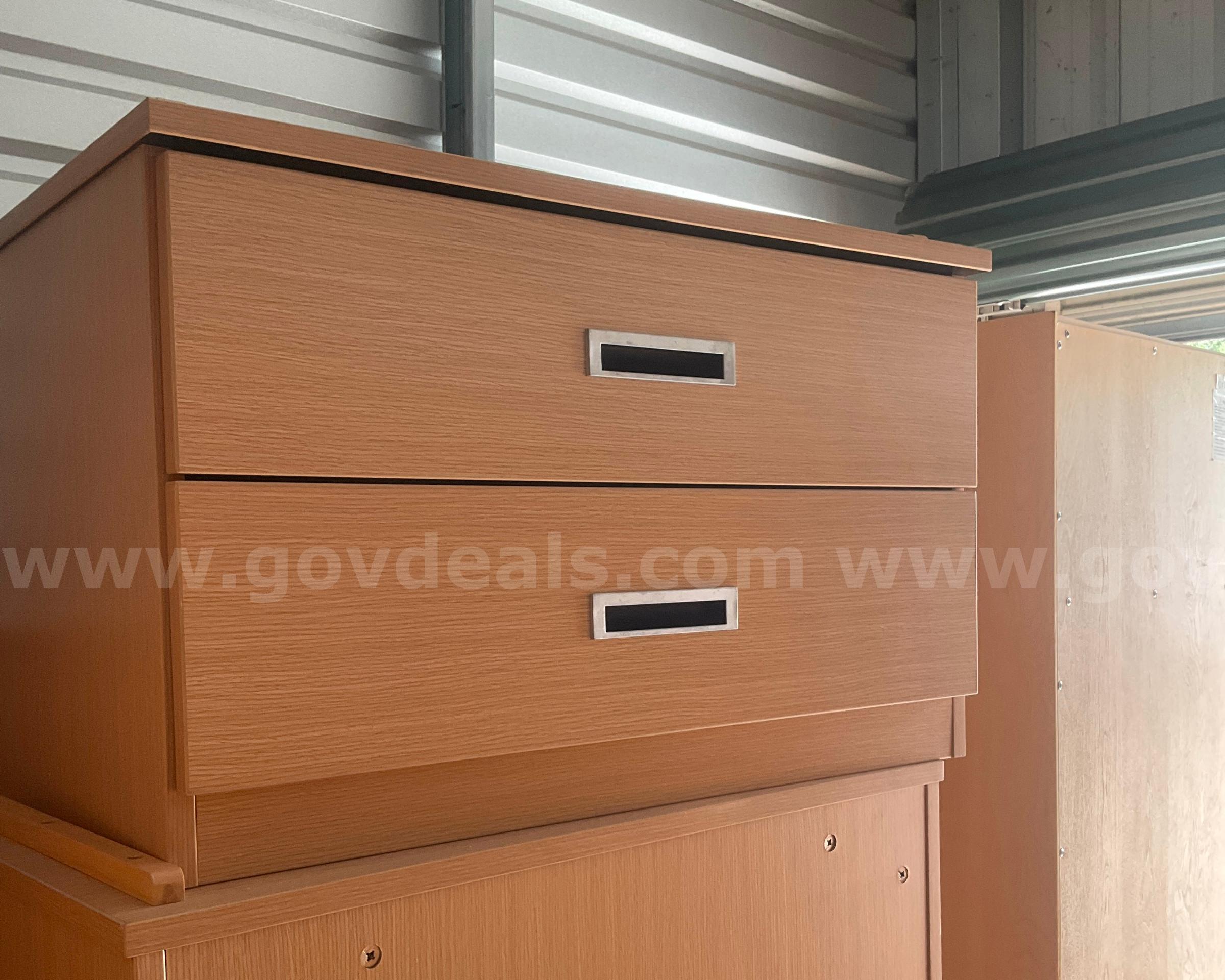 Storage Unit Lot of Furniture - G2623802   Government Surplus Auction - Photo #4