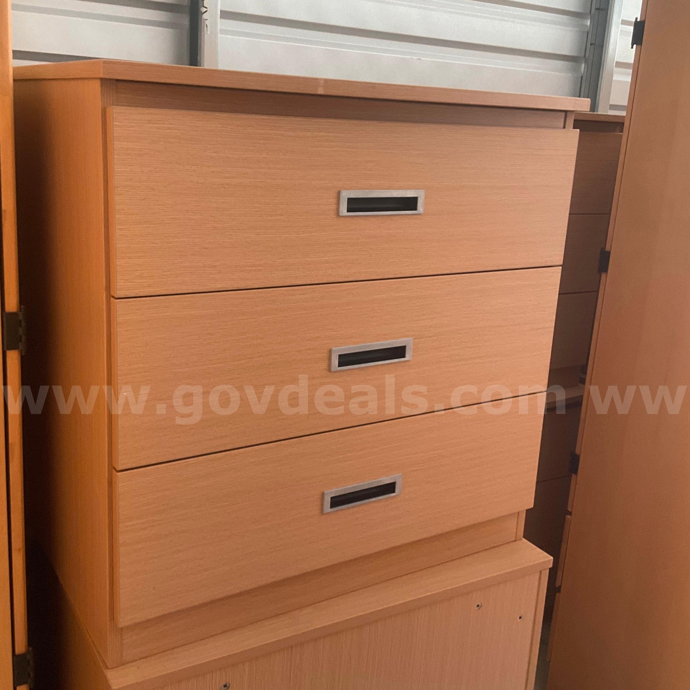 Storage Unit Lot of Furniture - G2623803   Government Surplus Auction - Photo #5