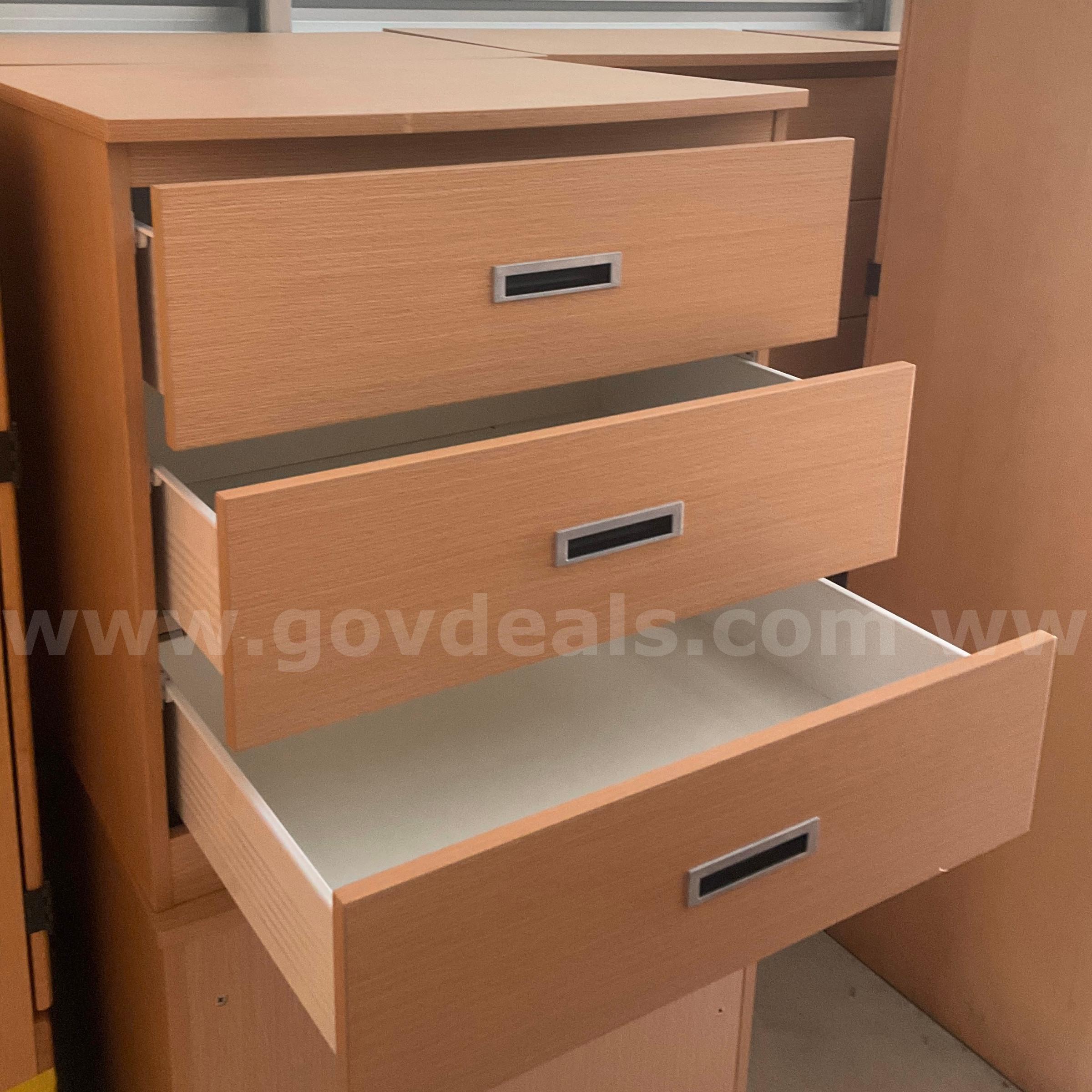Storage Unit Lot of Furniture - G2623803   Government Surplus Auction - Photo #6