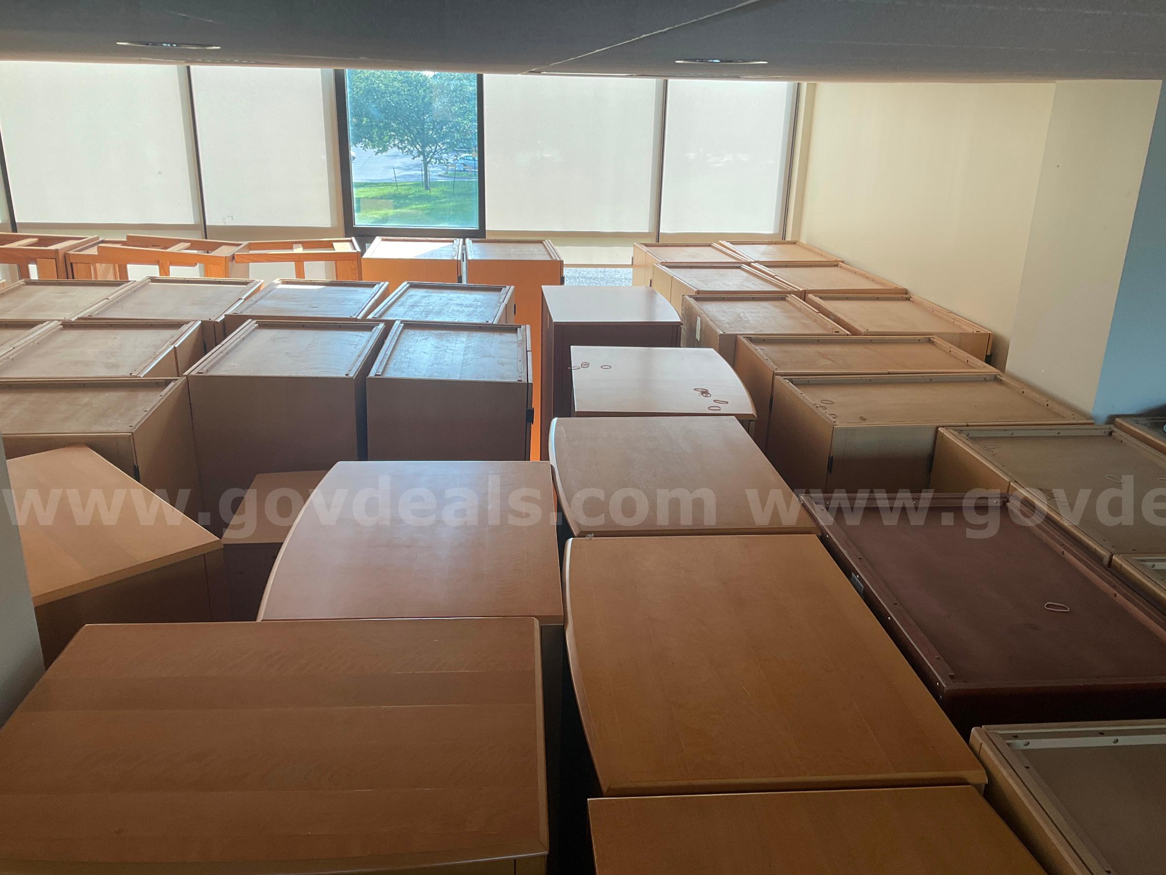 Large Lot of Furniture - G2623807   Government Surplus Auction - Photo #2