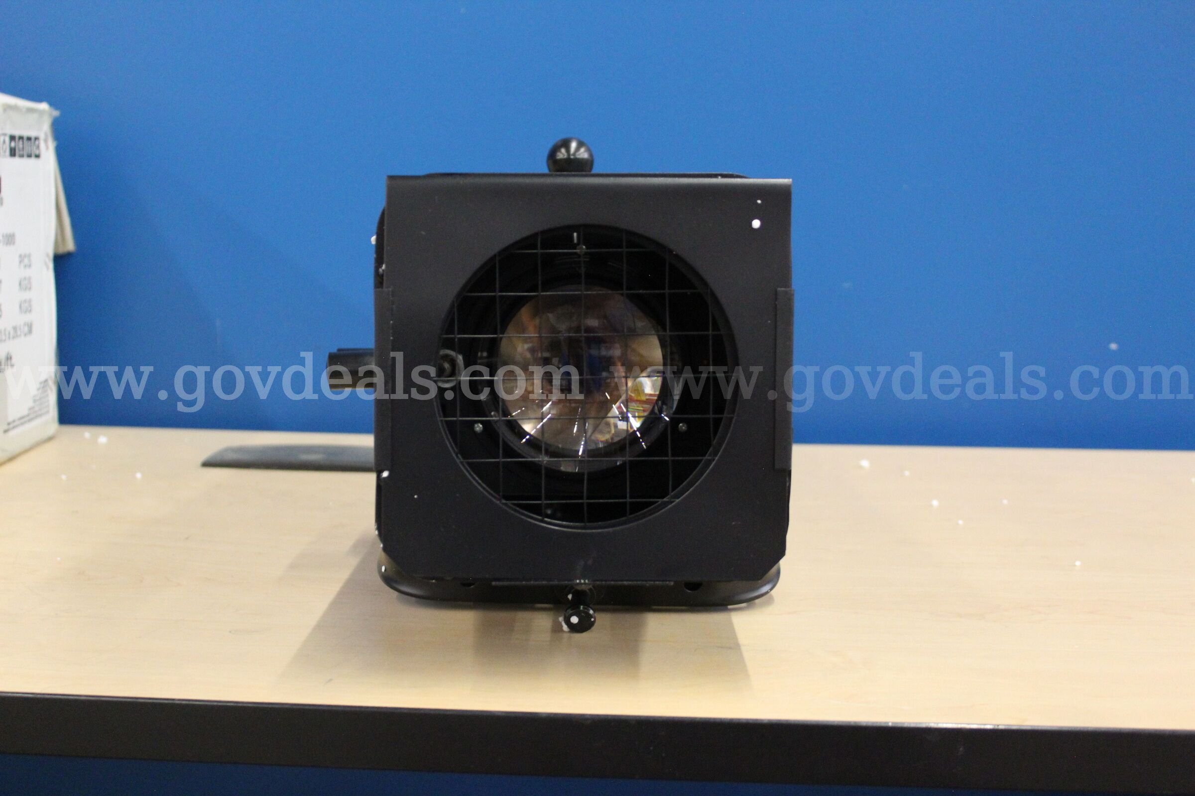 ADJ FS-1000 Follow Spot  1000 Government Surplus Auction - Photo #2
