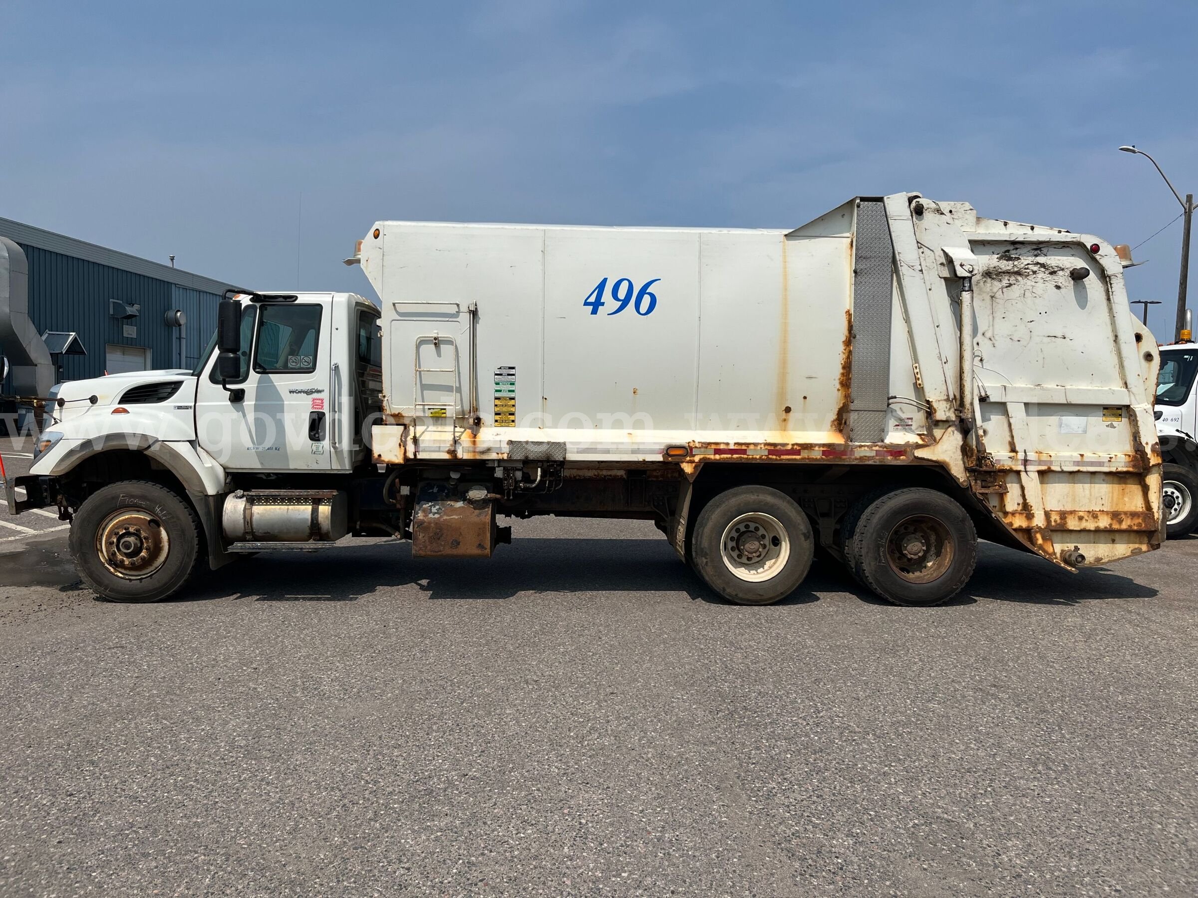International 7400 SBA 6X4Tandem Rear Load Garbage Packer