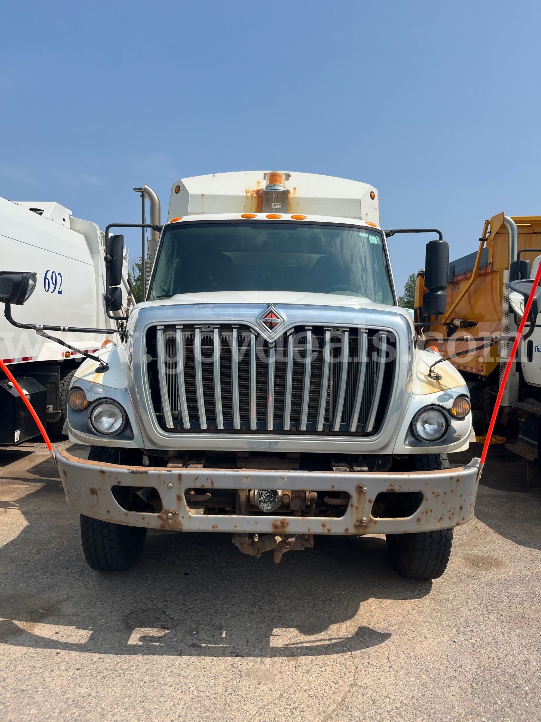 International 7400 SBA 6X4Tandem Rear Load Garbage Packer International 7400 Government Surplus Auction - Photo #3